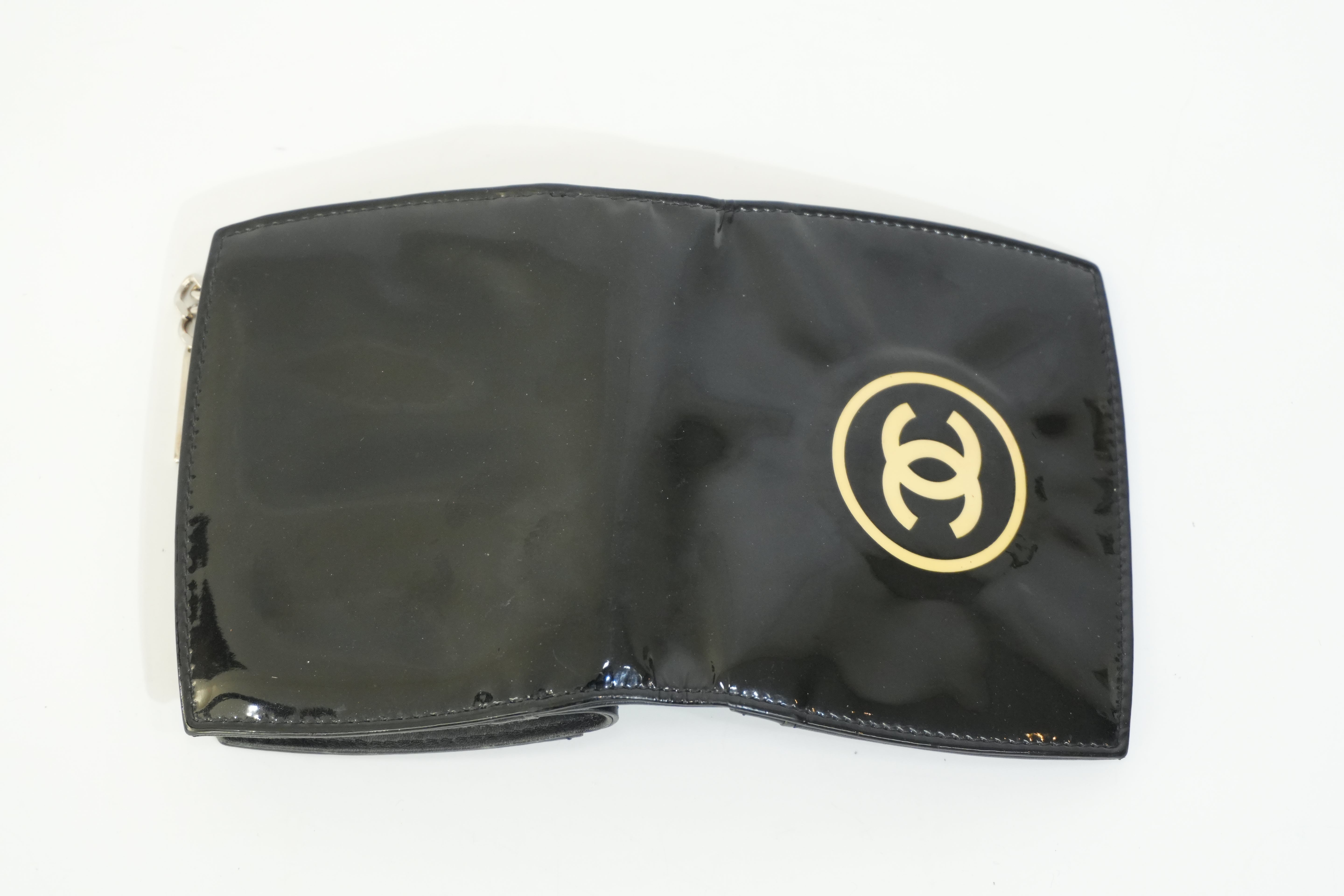 Pre-owned Chanel Lambskin Bifold Wallet Black