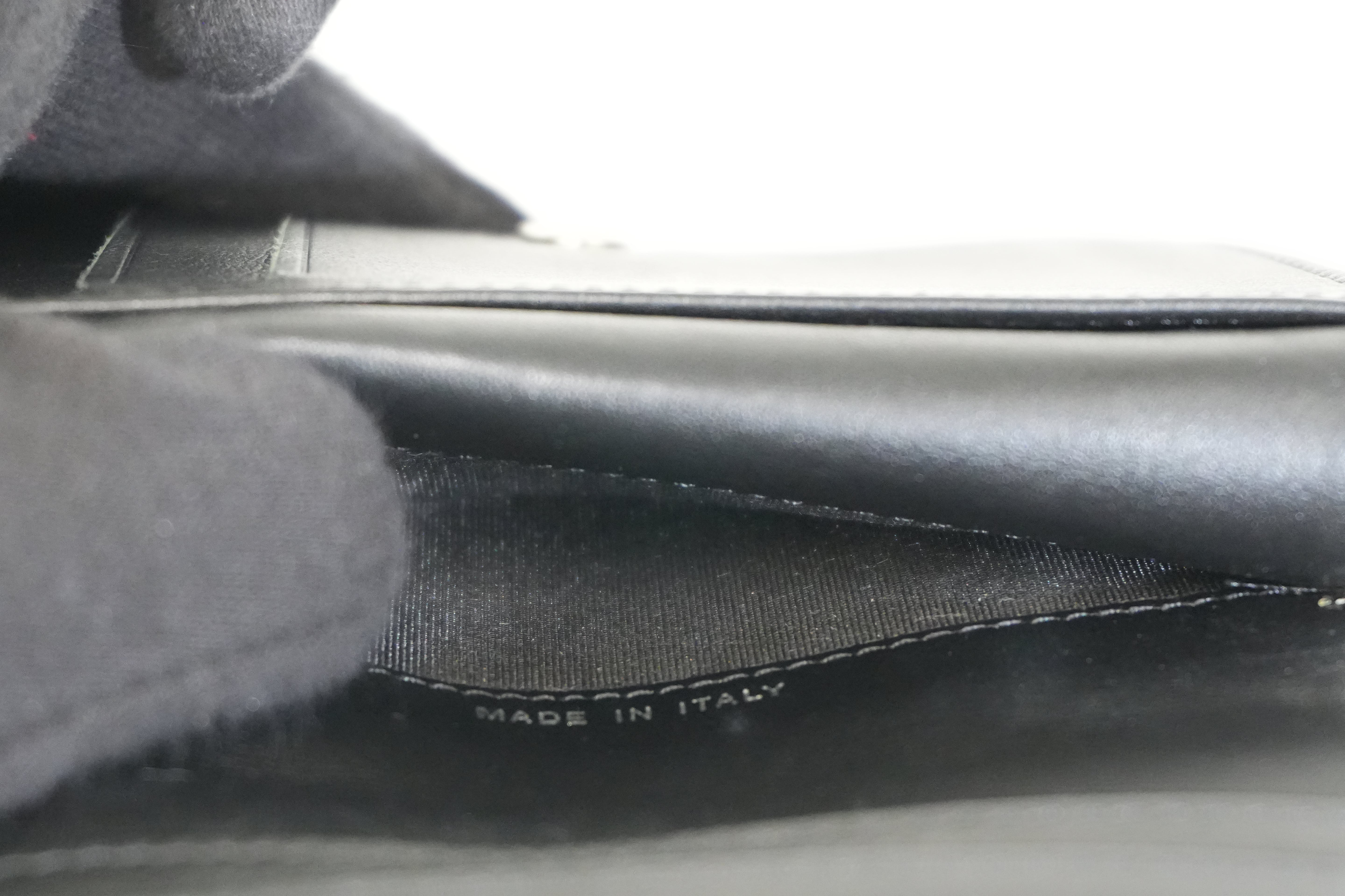 Pre-owned Chanel Lambskin Bifold Wallet Black