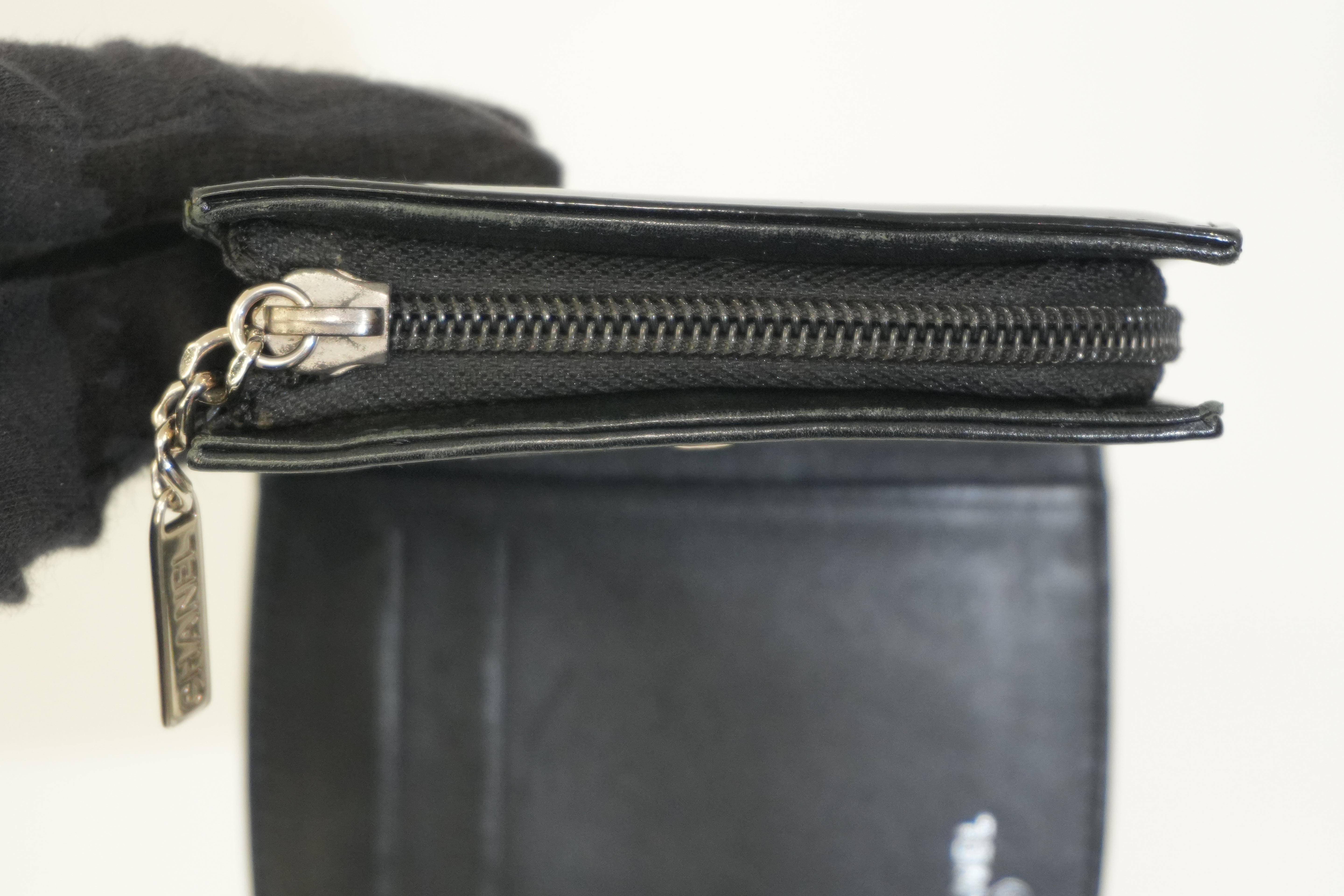 Pre-owned Chanel Lambskin Bifold Wallet Black