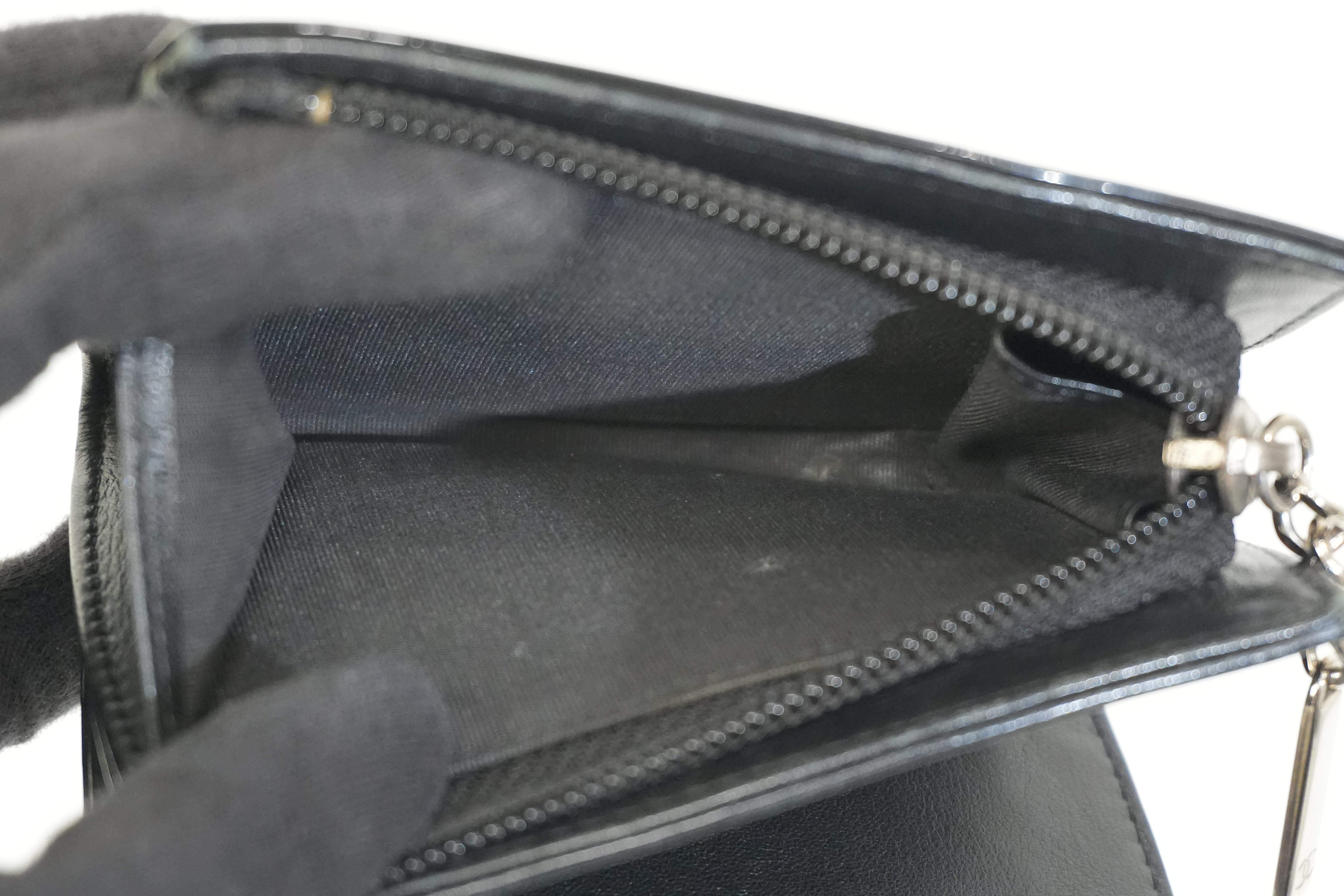 Pre-owned Chanel Lambskin Bifold Wallet Black