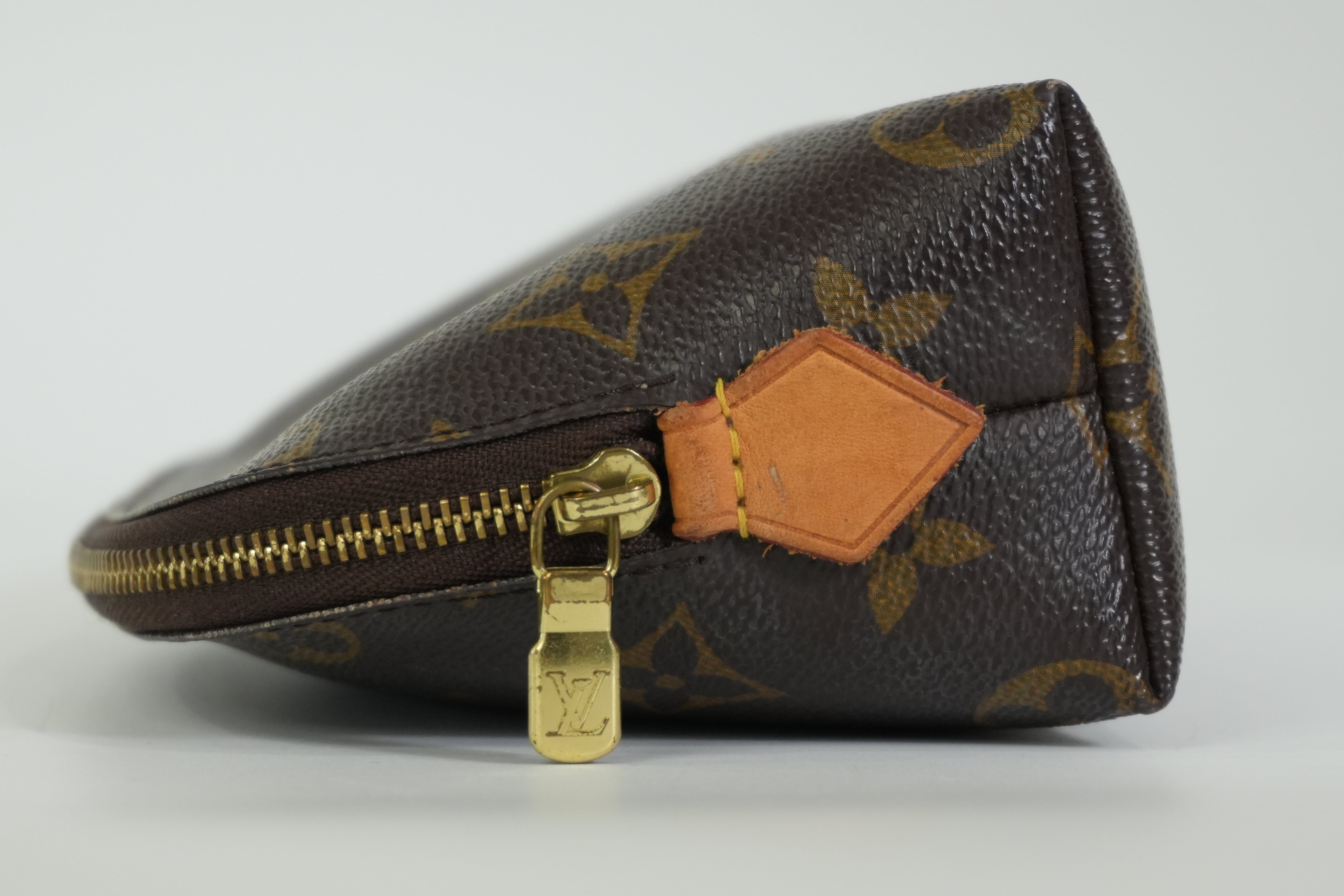 Pre-owned Louis Vuitton Monogram Cosmetic Pouch