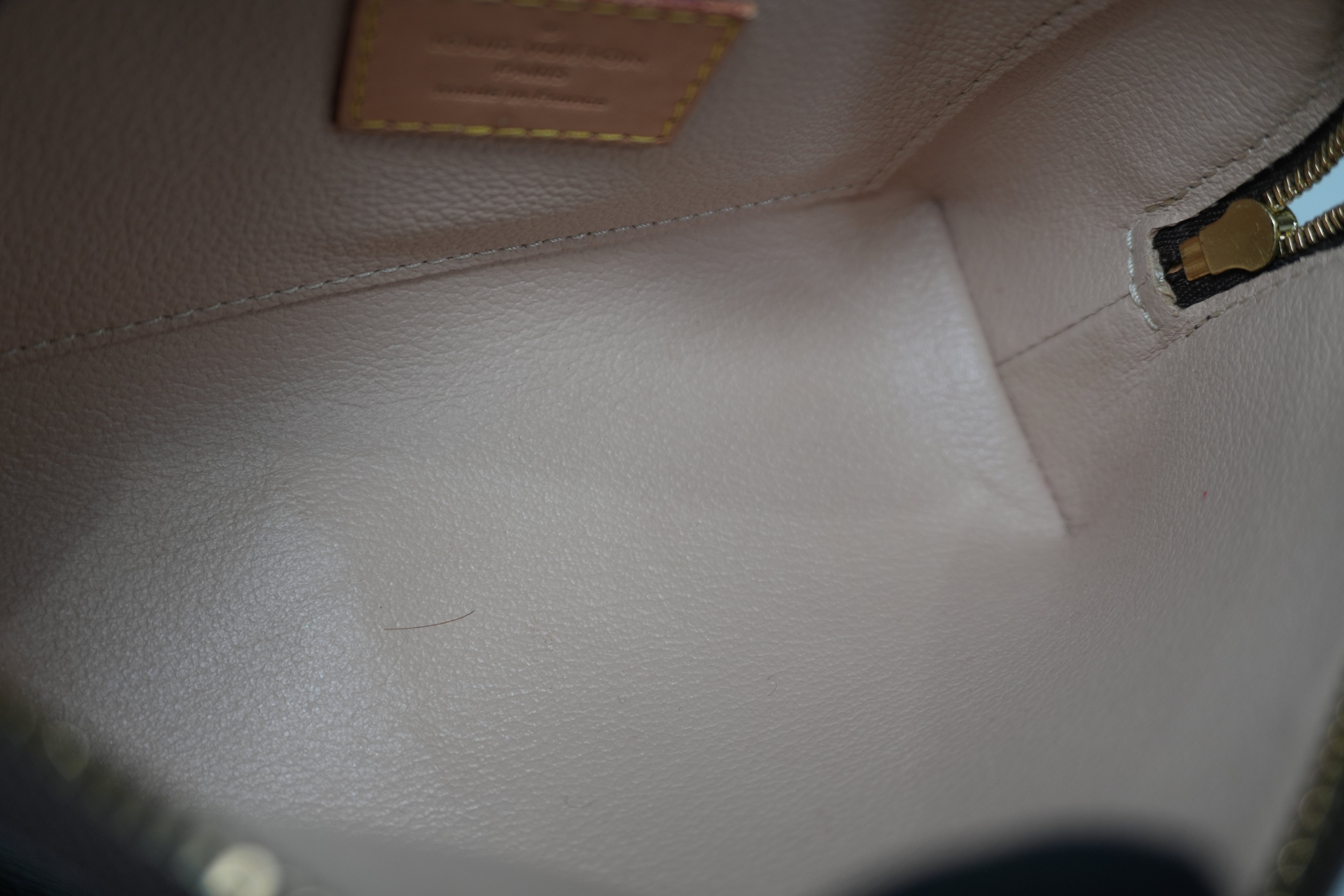 Pre-owned Louis Vuitton Monogram Cosmetic Pouch