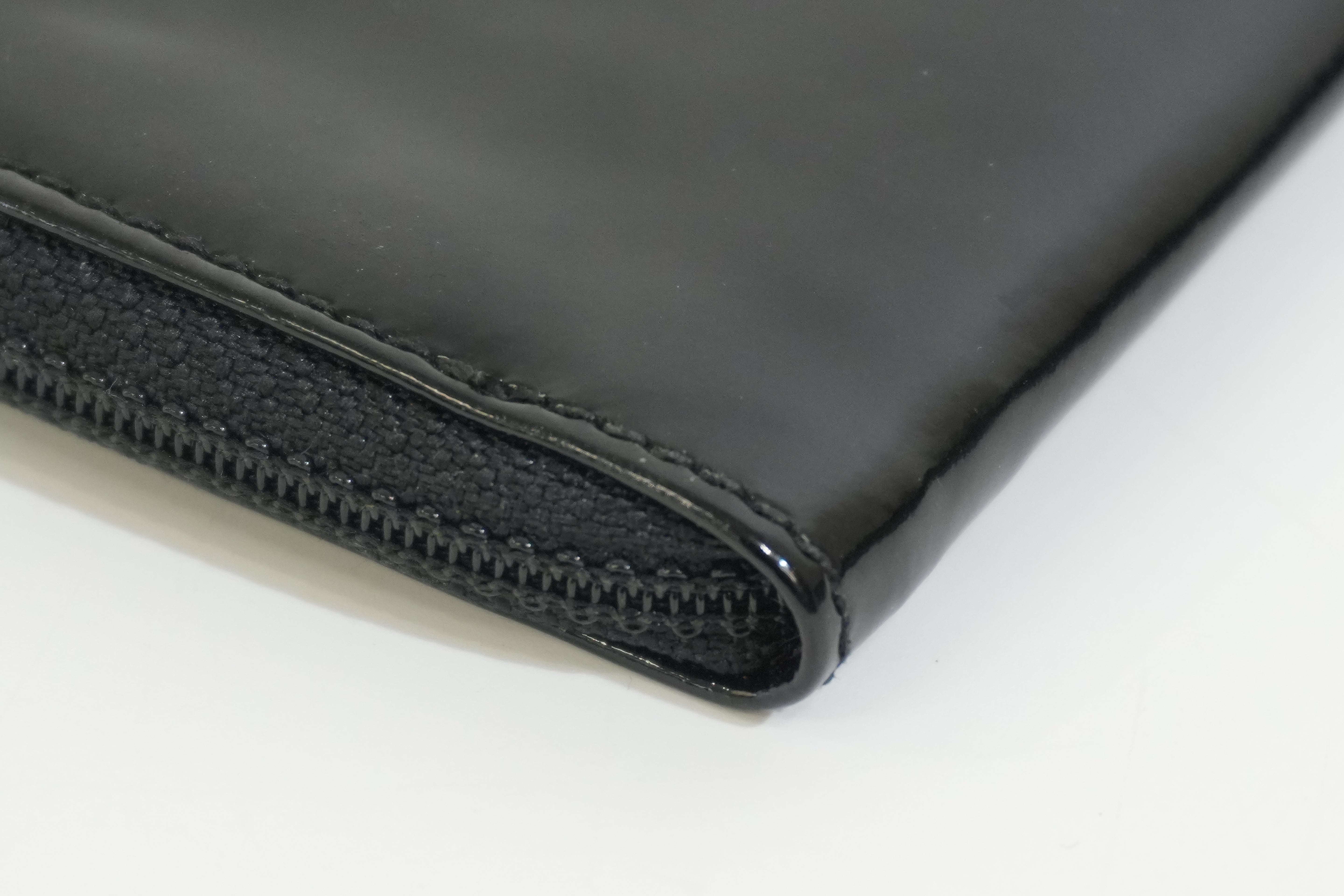 Pre-owned Chanel Patent Zippy Card Holder Black