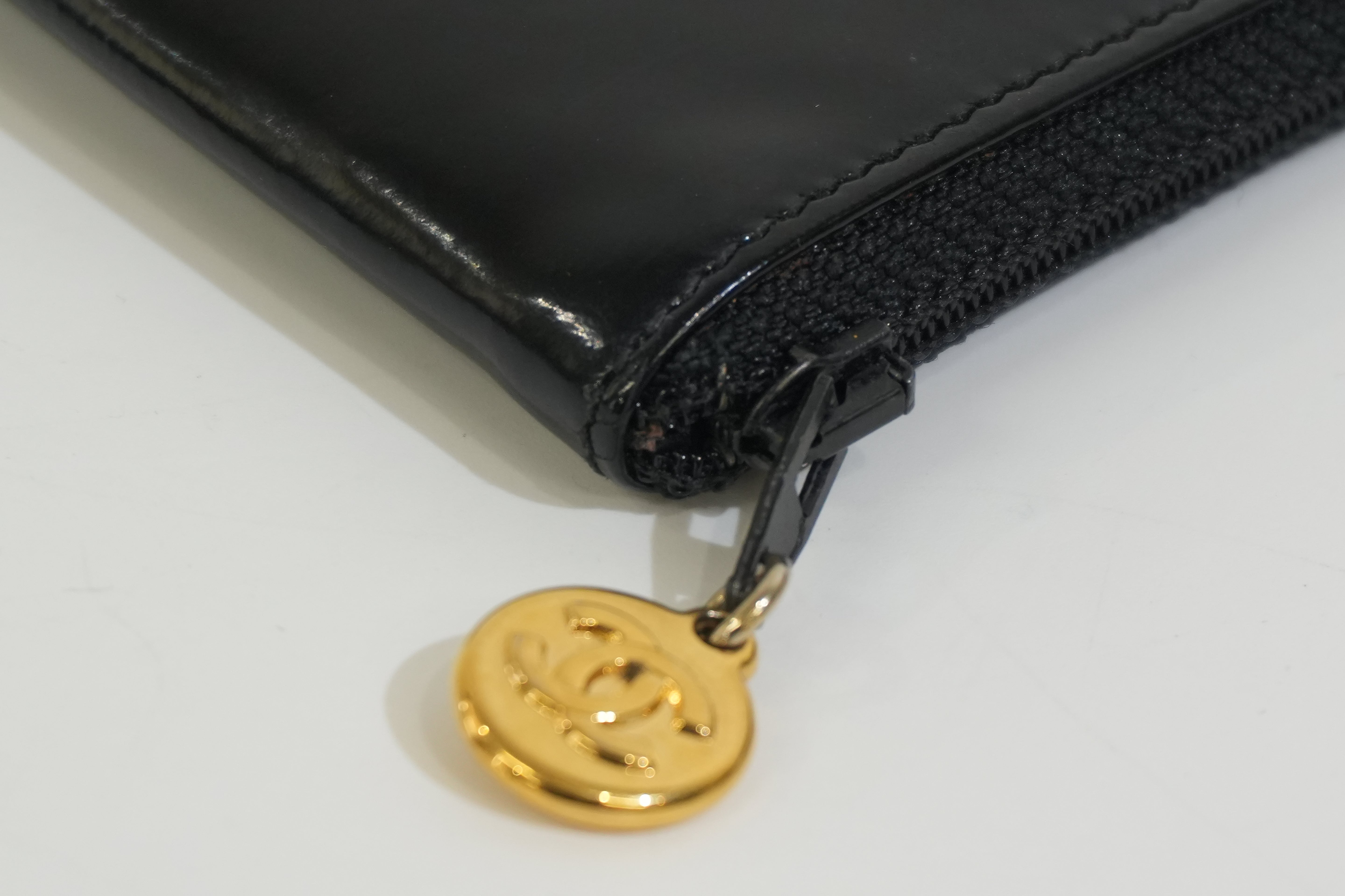 Pre-owned Chanel Patent Zippy Card Holder Black
