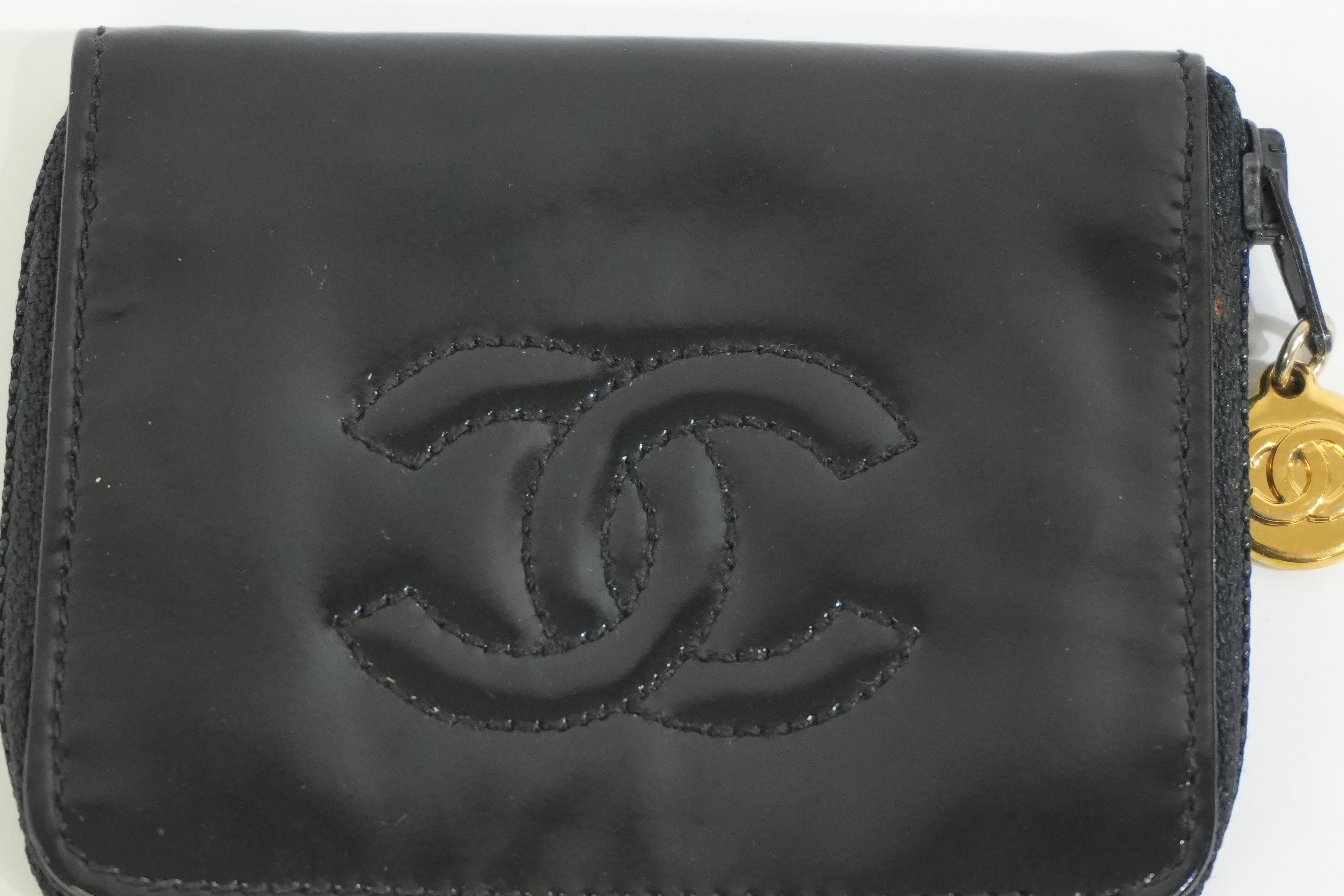 Pre-owned Chanel Patent Zippy Card Holder Black