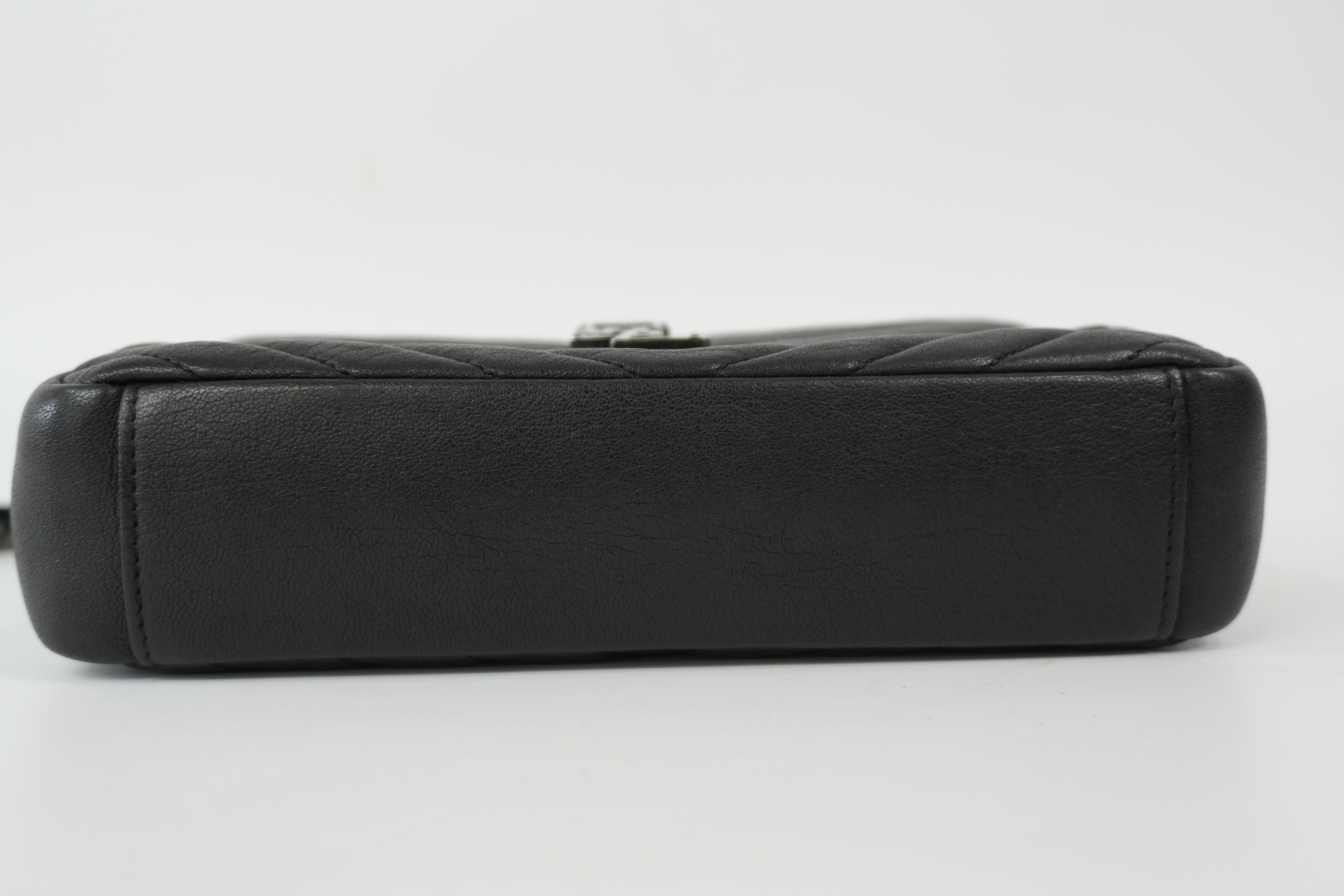 Pre-Owned Yves Saint Laurent Quilted College Chain Crossbody Black