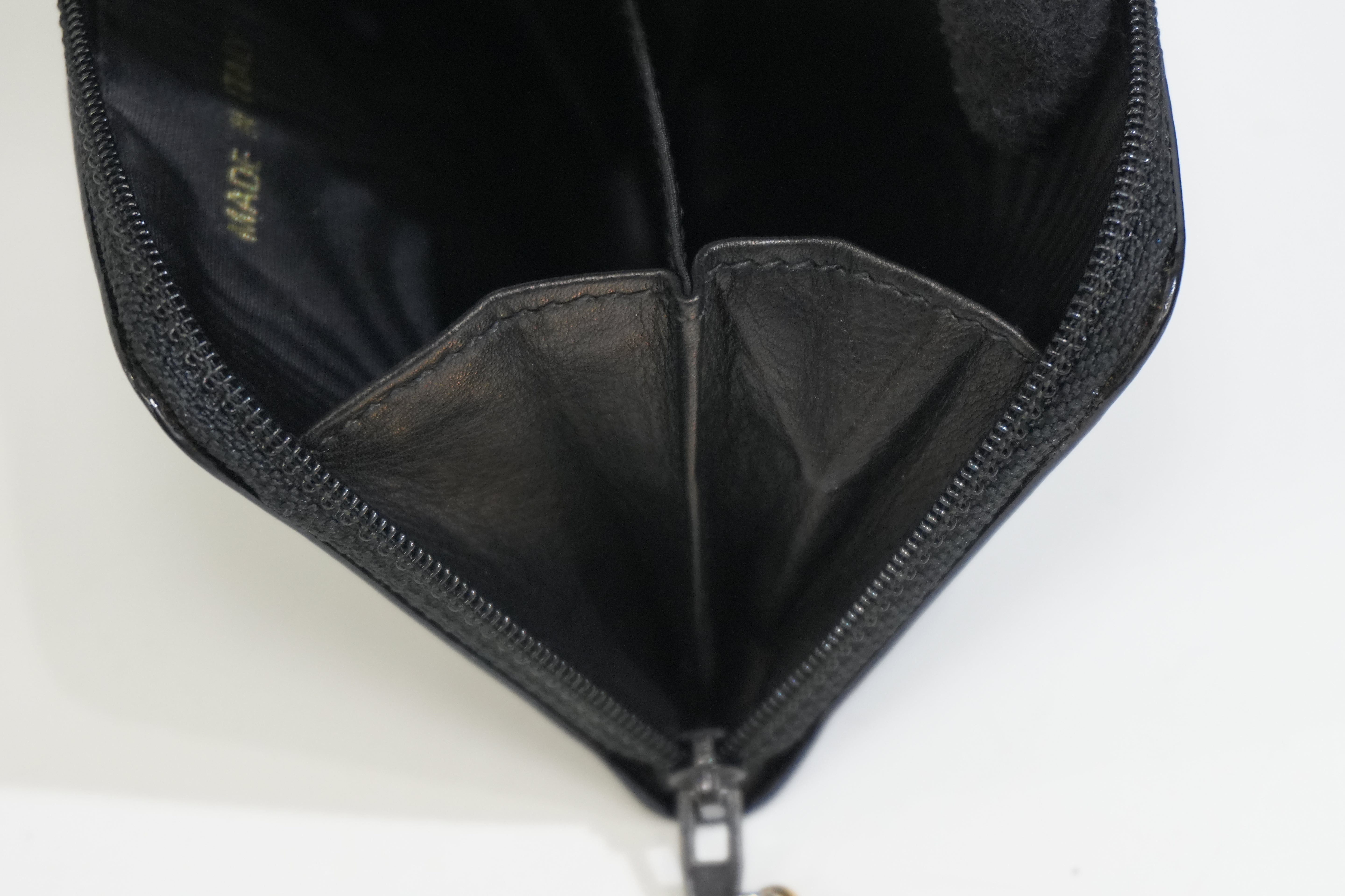 Pre-owned Chanel Patent Zippy Card Holder Black