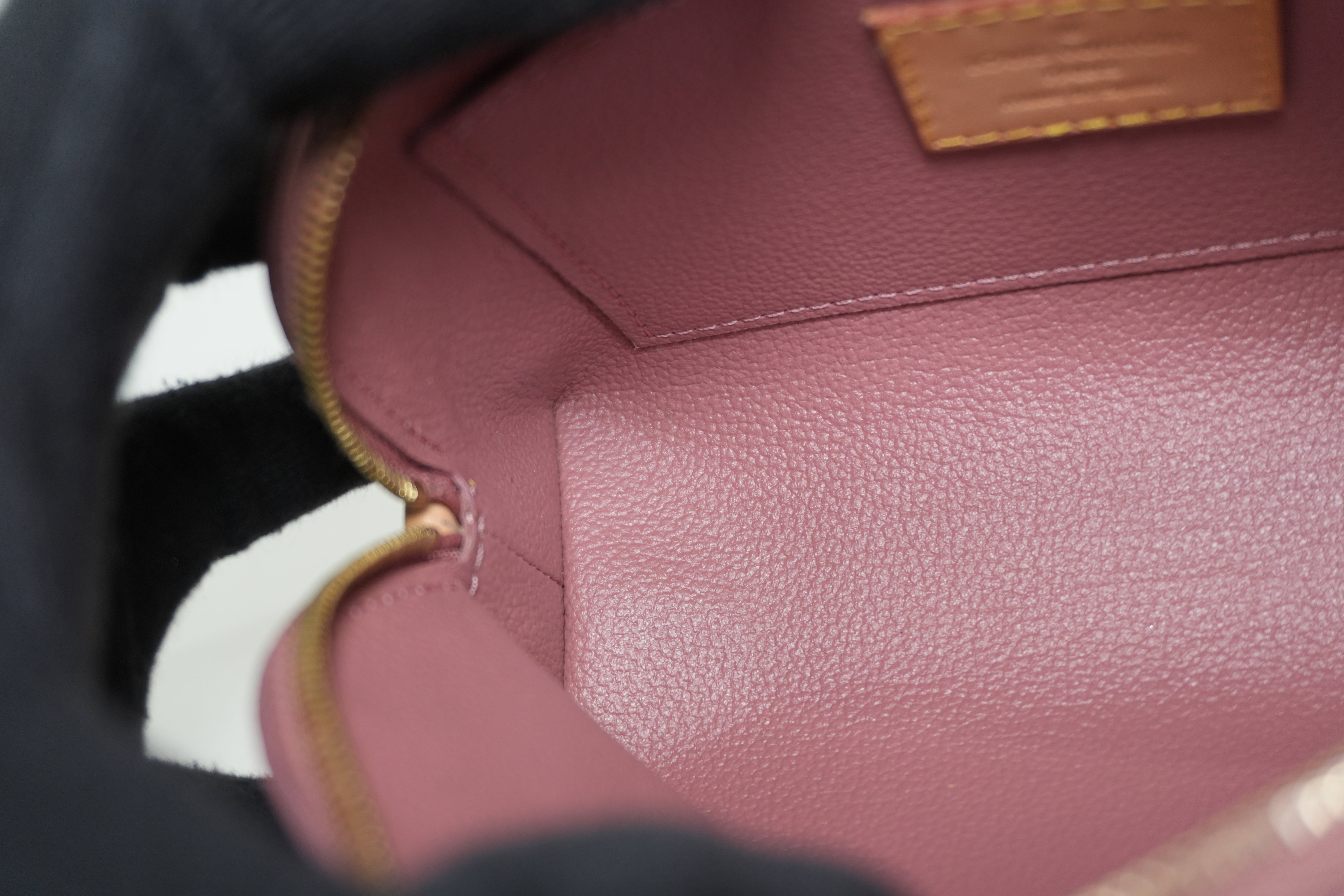 Pre-owned Louis Vuitton Vernis Cosmetic Pouch Pink