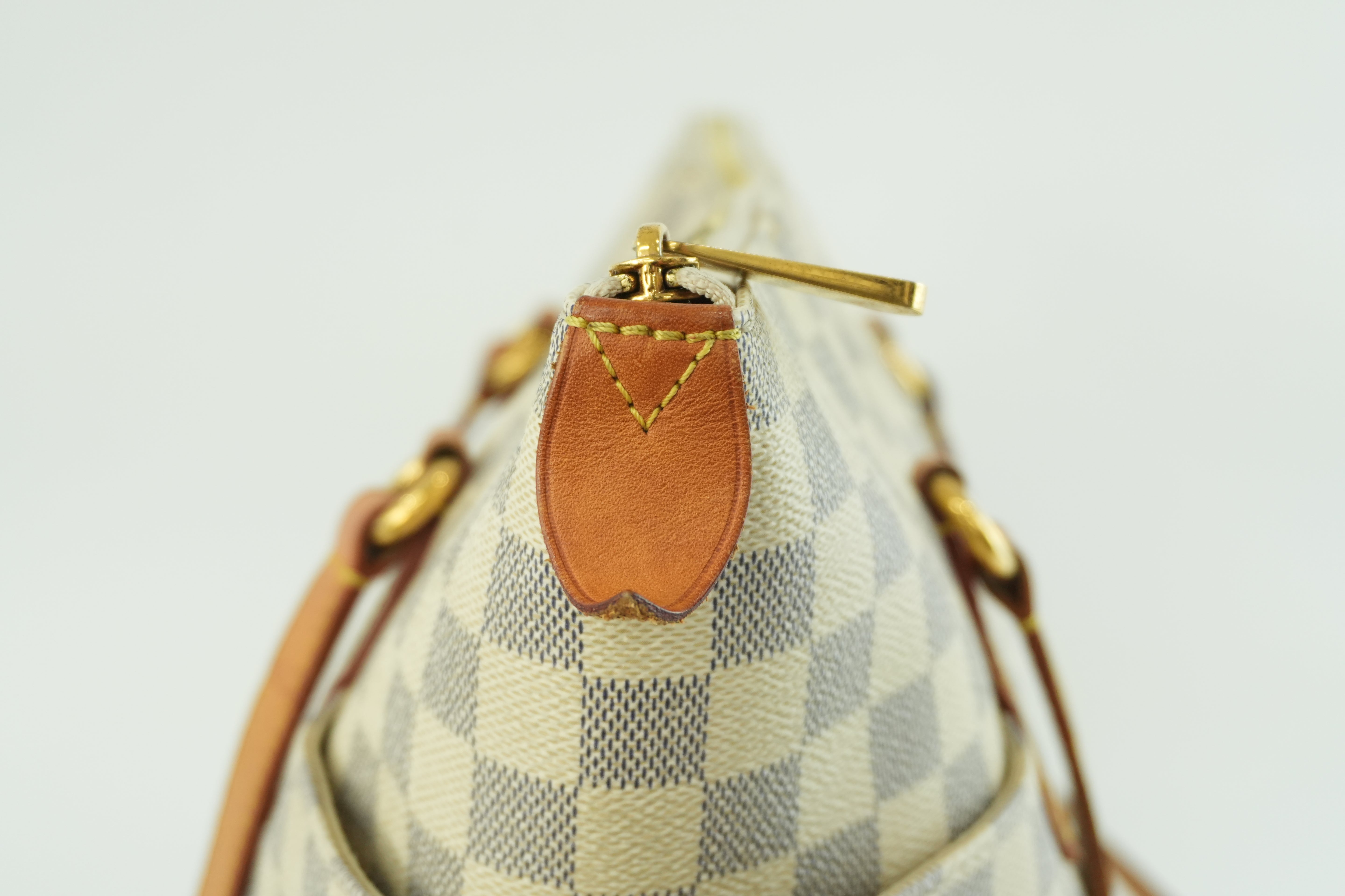 Pre-owned Louis Vuitton Damier Azur Totally MM Tote Bag