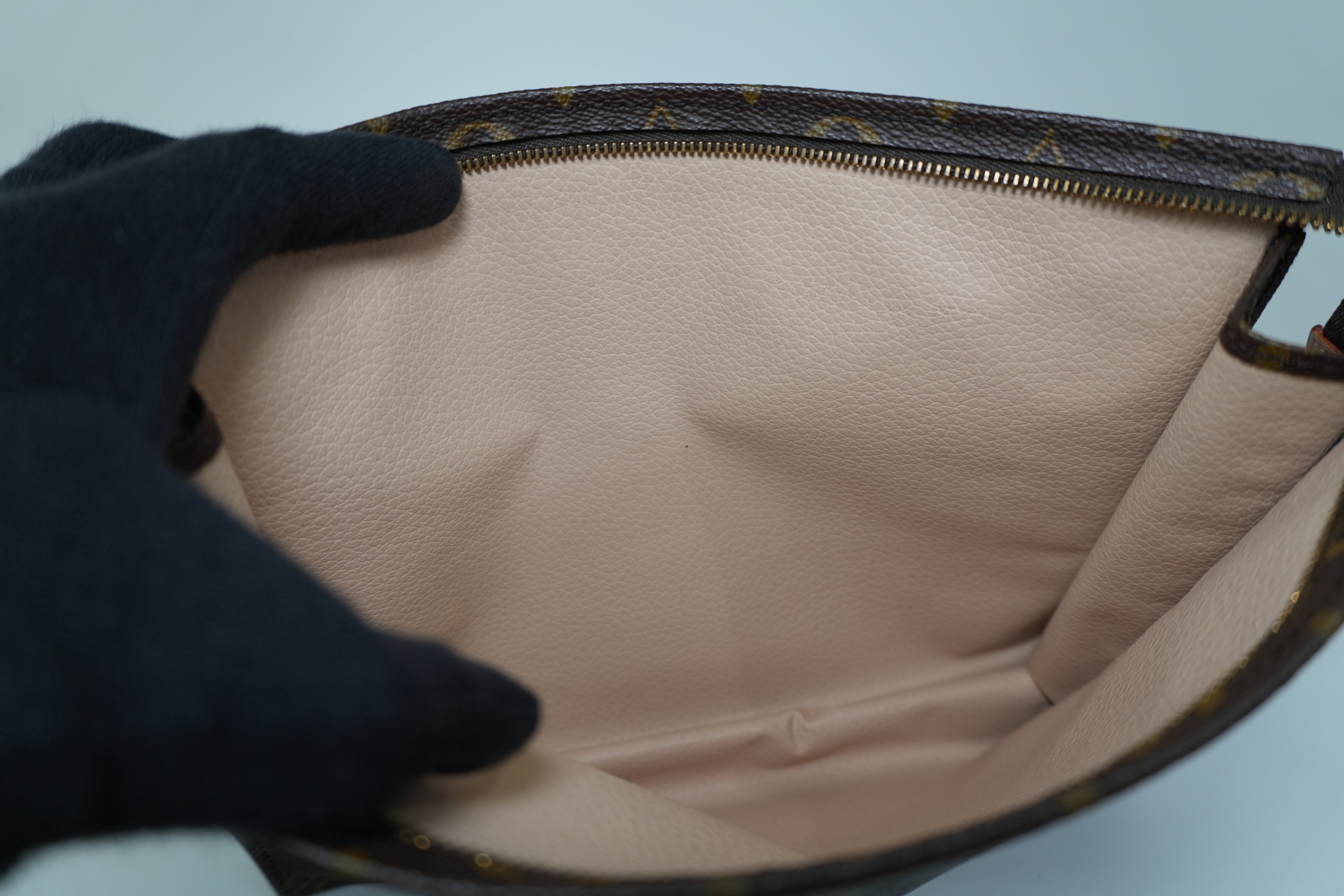 Pre-owned Louis Vuitton Monogram Toiletry 26 Pouch