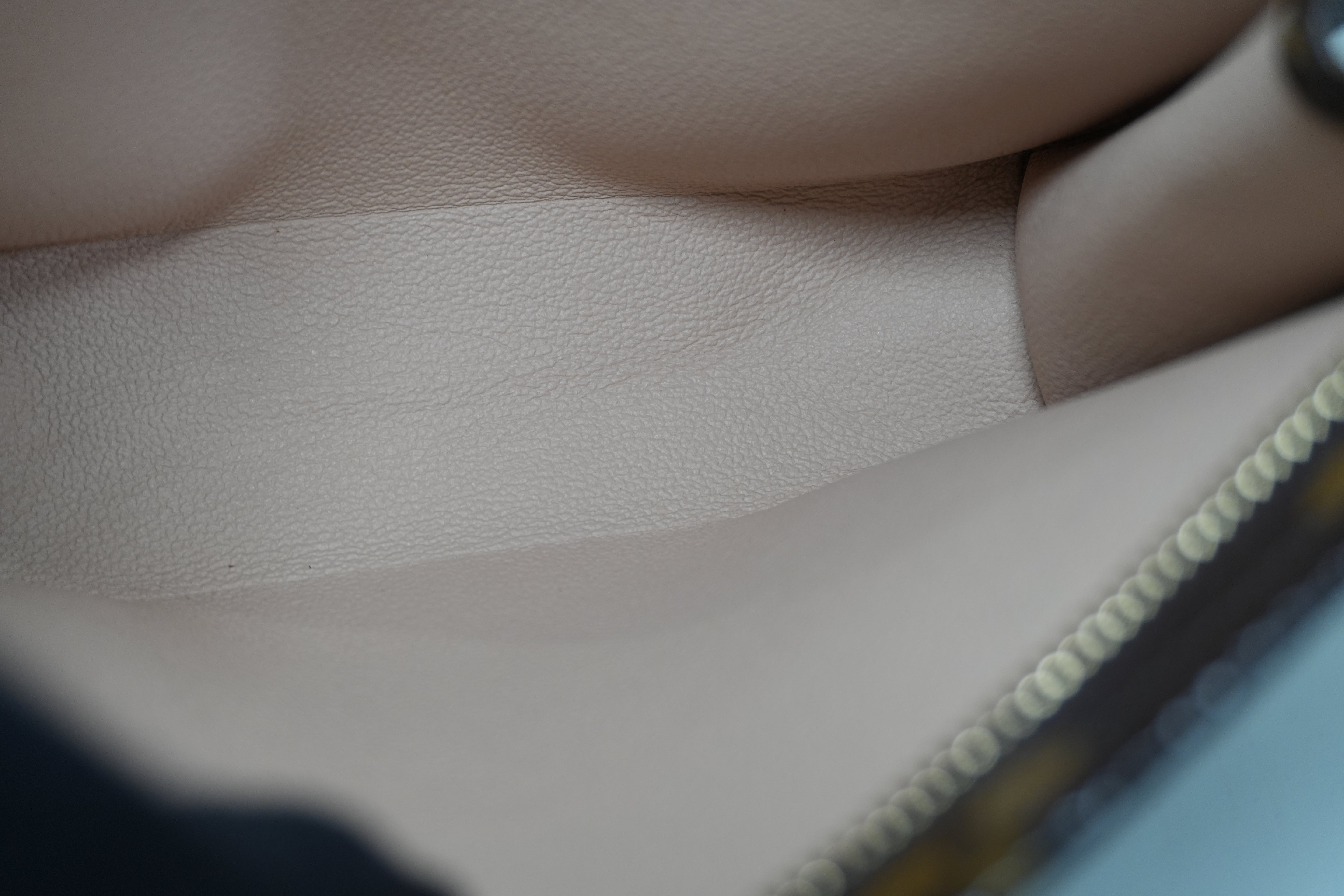 Pre-owned Louis Vuitton Monogram Toiletry 19 Pouch