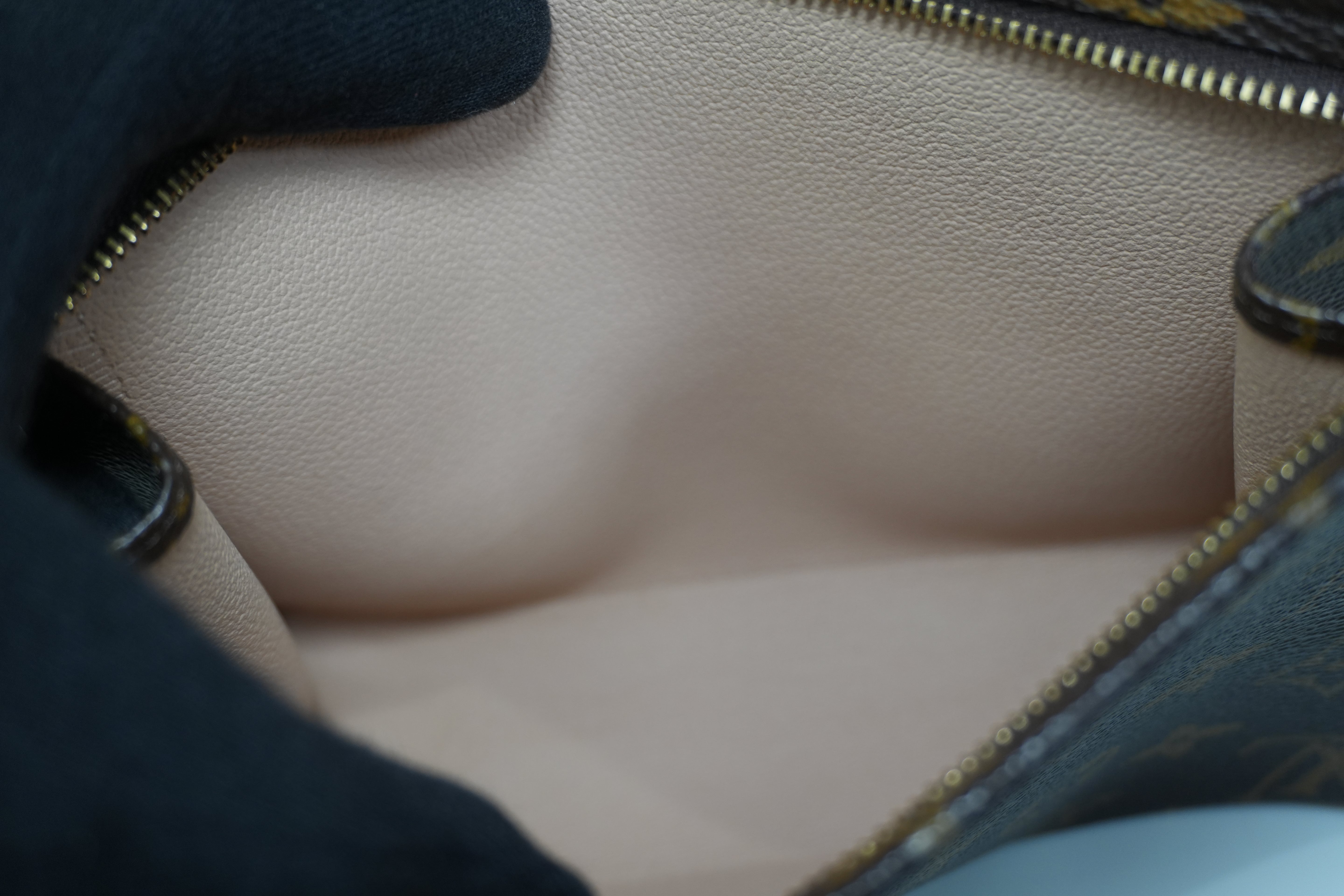 Pre-owned Louis Vuitton Monogram Toiletry 19 Pouch