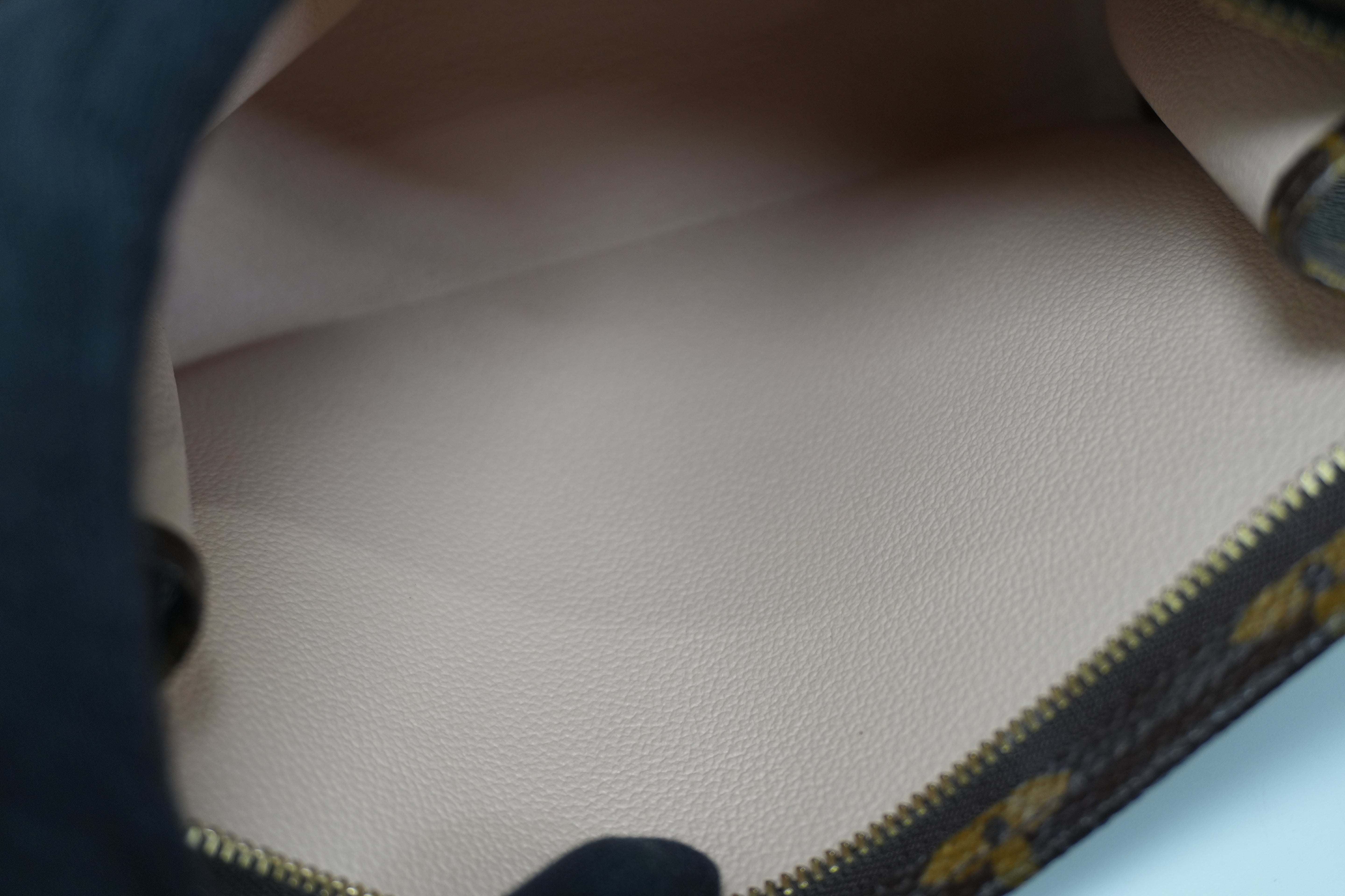 Pre-owned Louis Vuitton Monogram Toiletry 19 Pouch