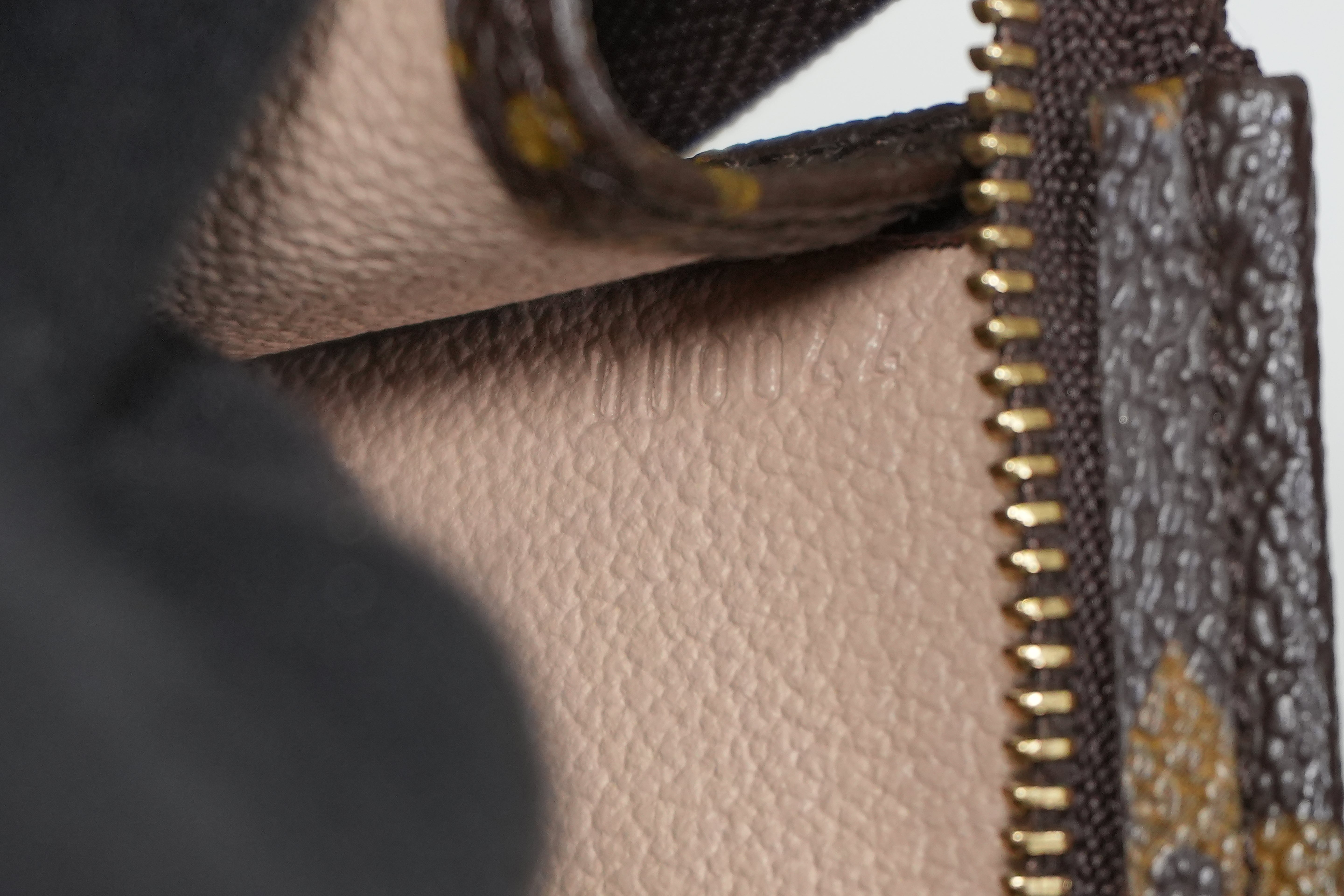 Pre-owned Louis Vuitton Monogram Toiletry 19 Pouch