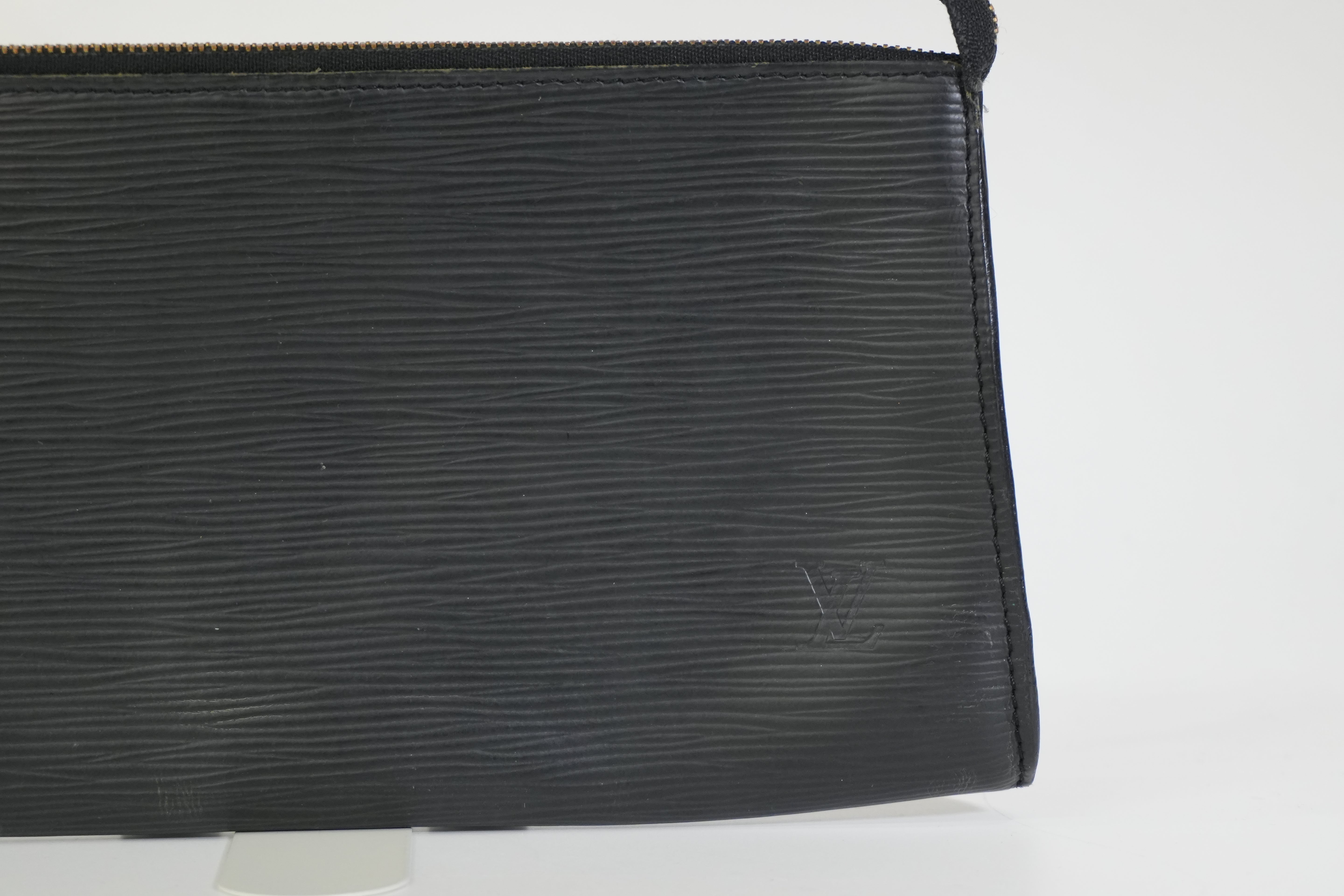 Pre-owned Louis Vuitton Epi Pochette Accessories Handbag Black