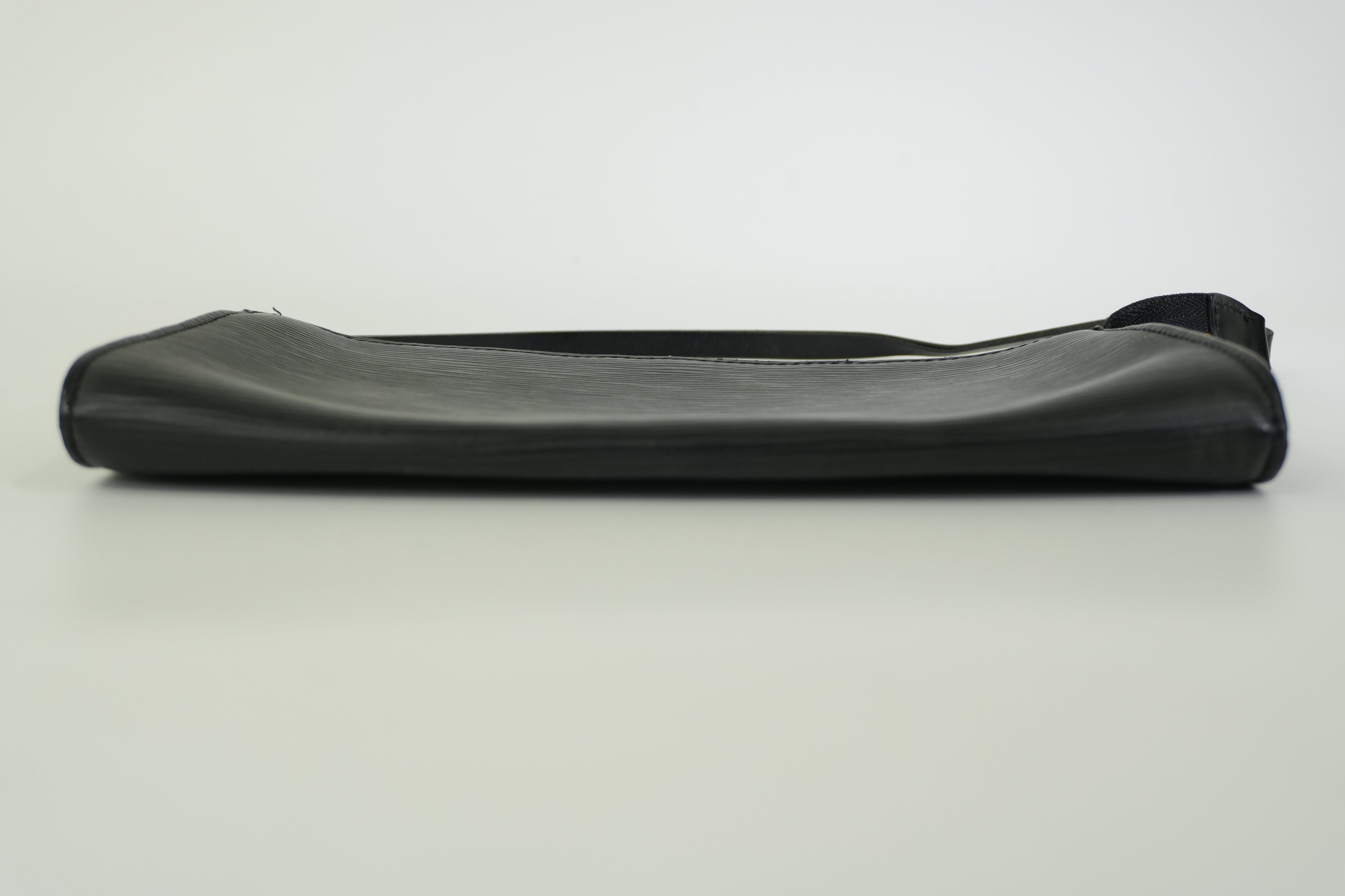 Pre-owned Louis Vuitton Epi Pochette Accessories Handbag Black