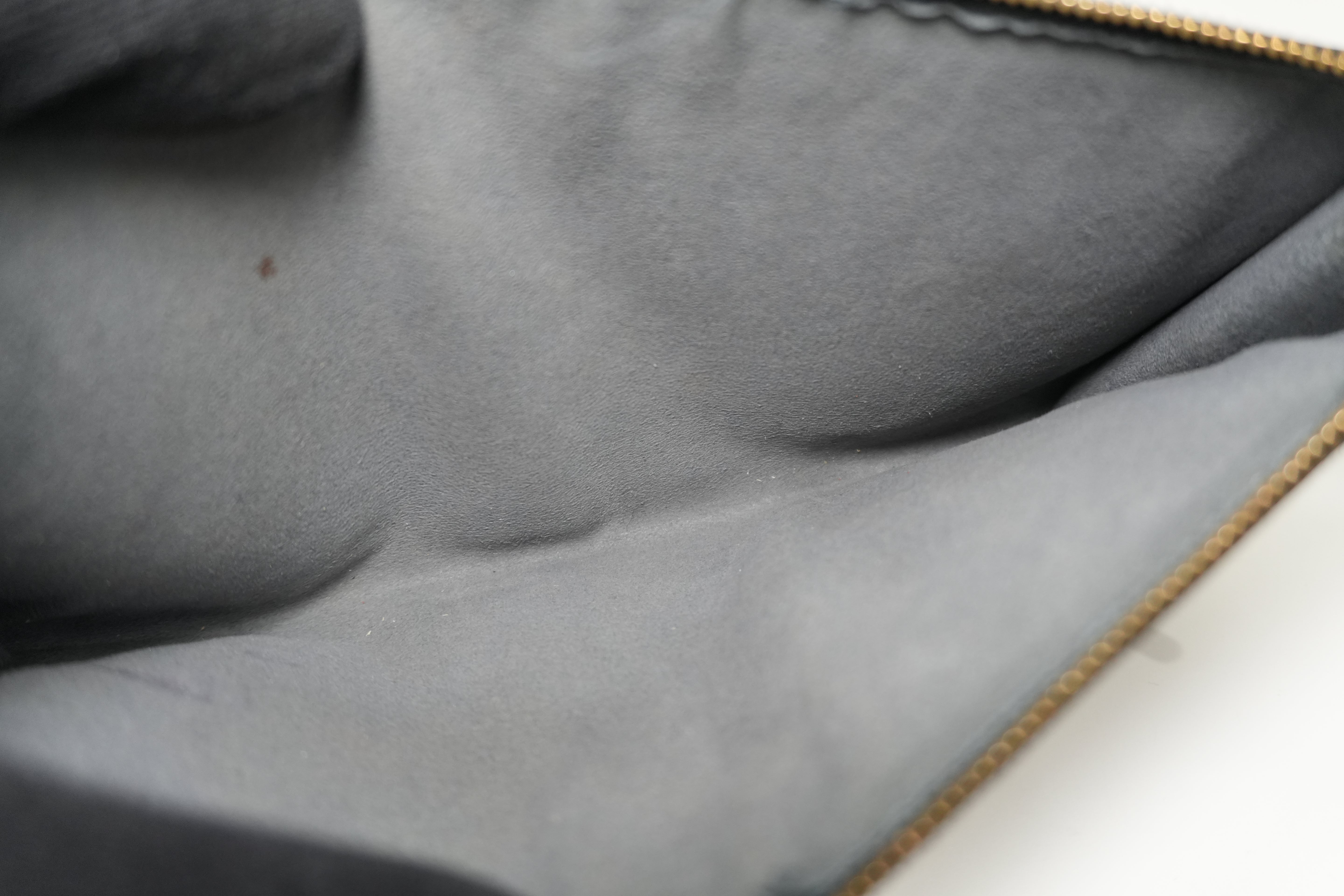 Pre-owned Louis Vuitton Epi Pochette Accessories Handbag Black