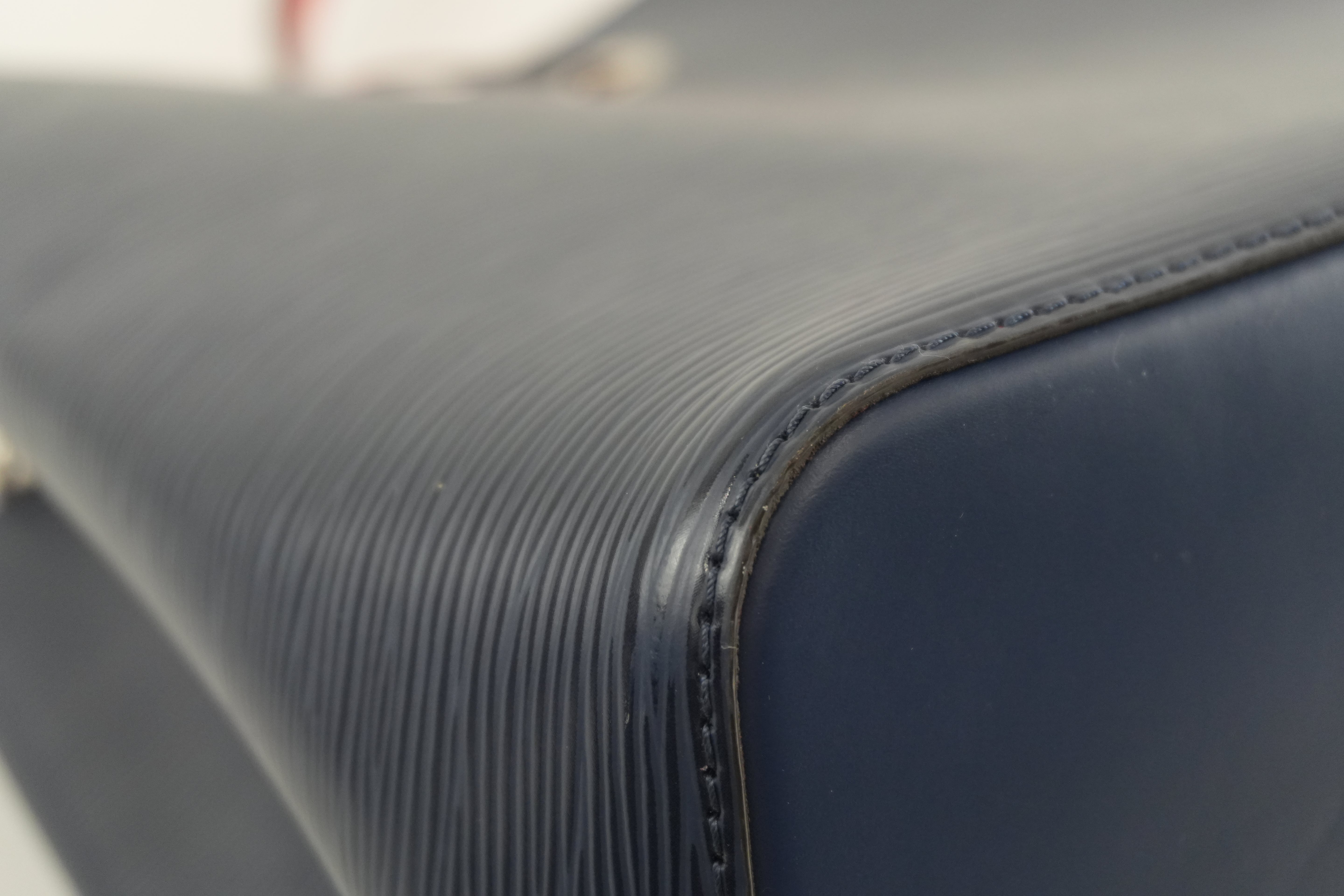 Louis Vuitton Epi Neo Noe Shoulder Bag Navy Blue Used