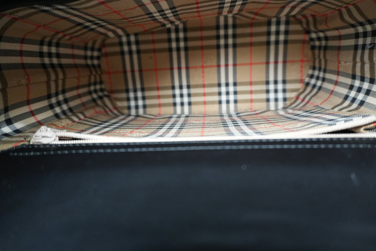 Pre-Owned Burberry Handbag Black
