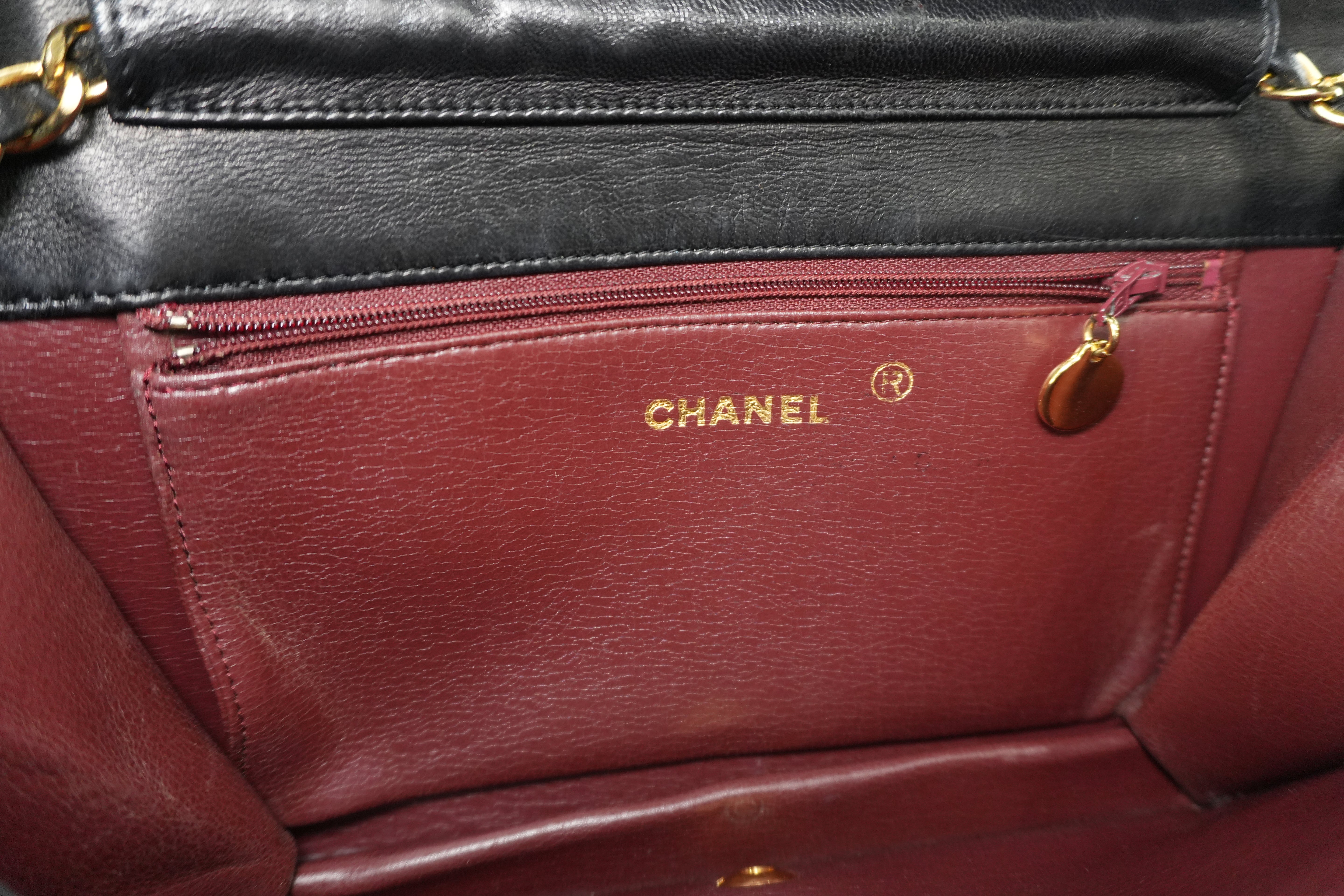 Pre-owned Chanel Lambskin Leather Chain Shoulder Bag Black