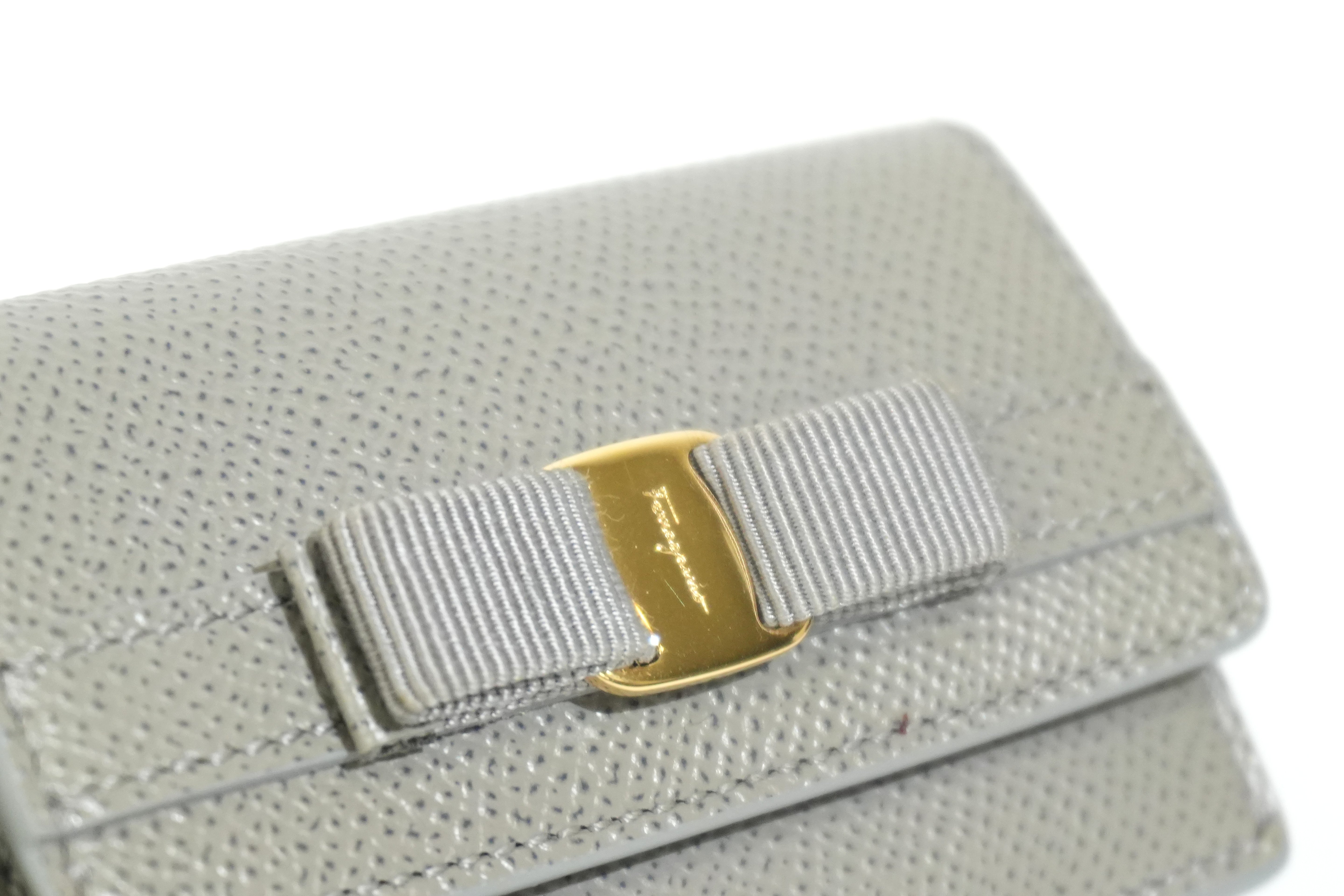 Pre-owned Ferragamo Trifold Wallet Gray