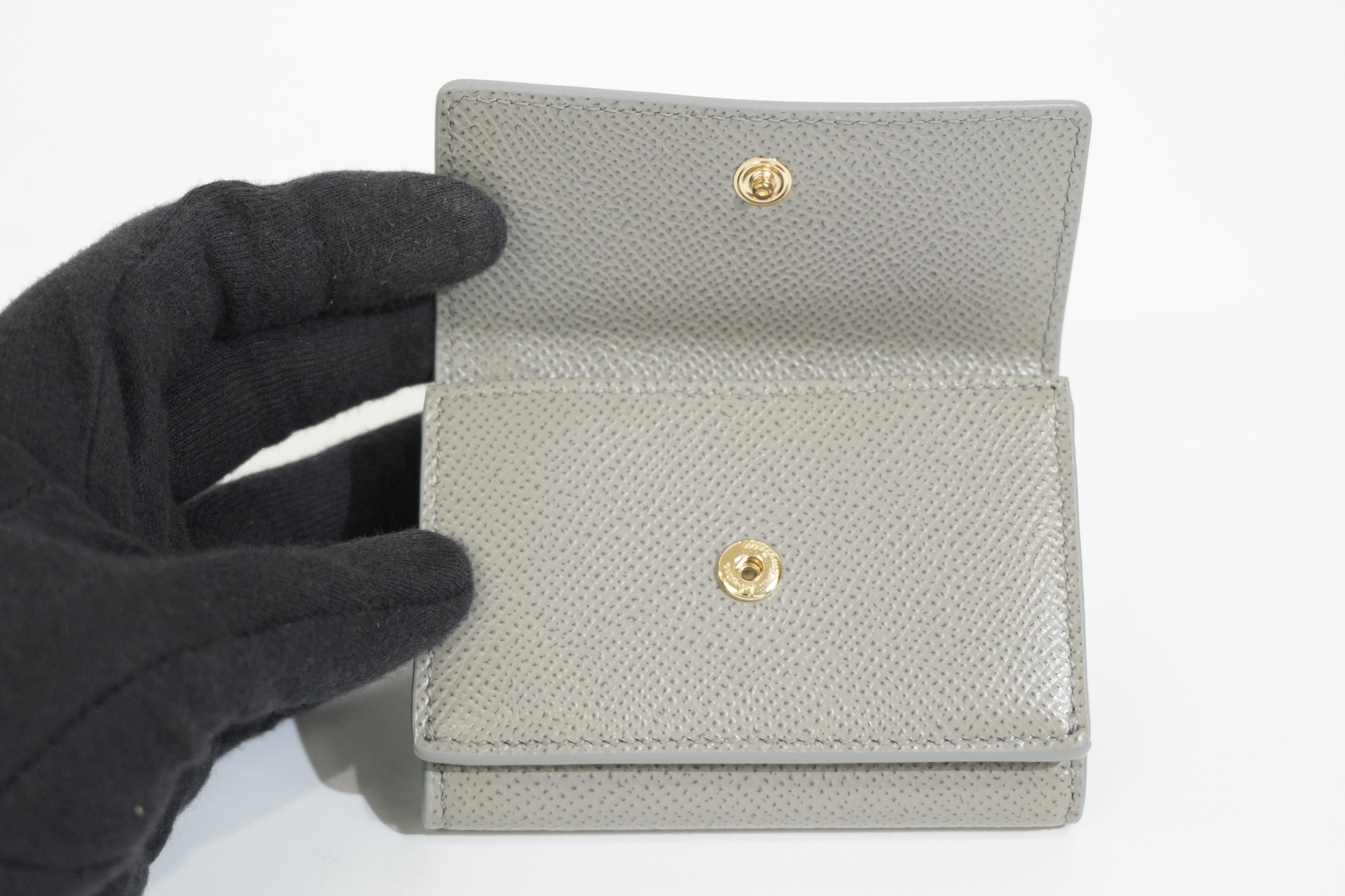 Pre-owned Ferragamo Trifold Wallet Gray