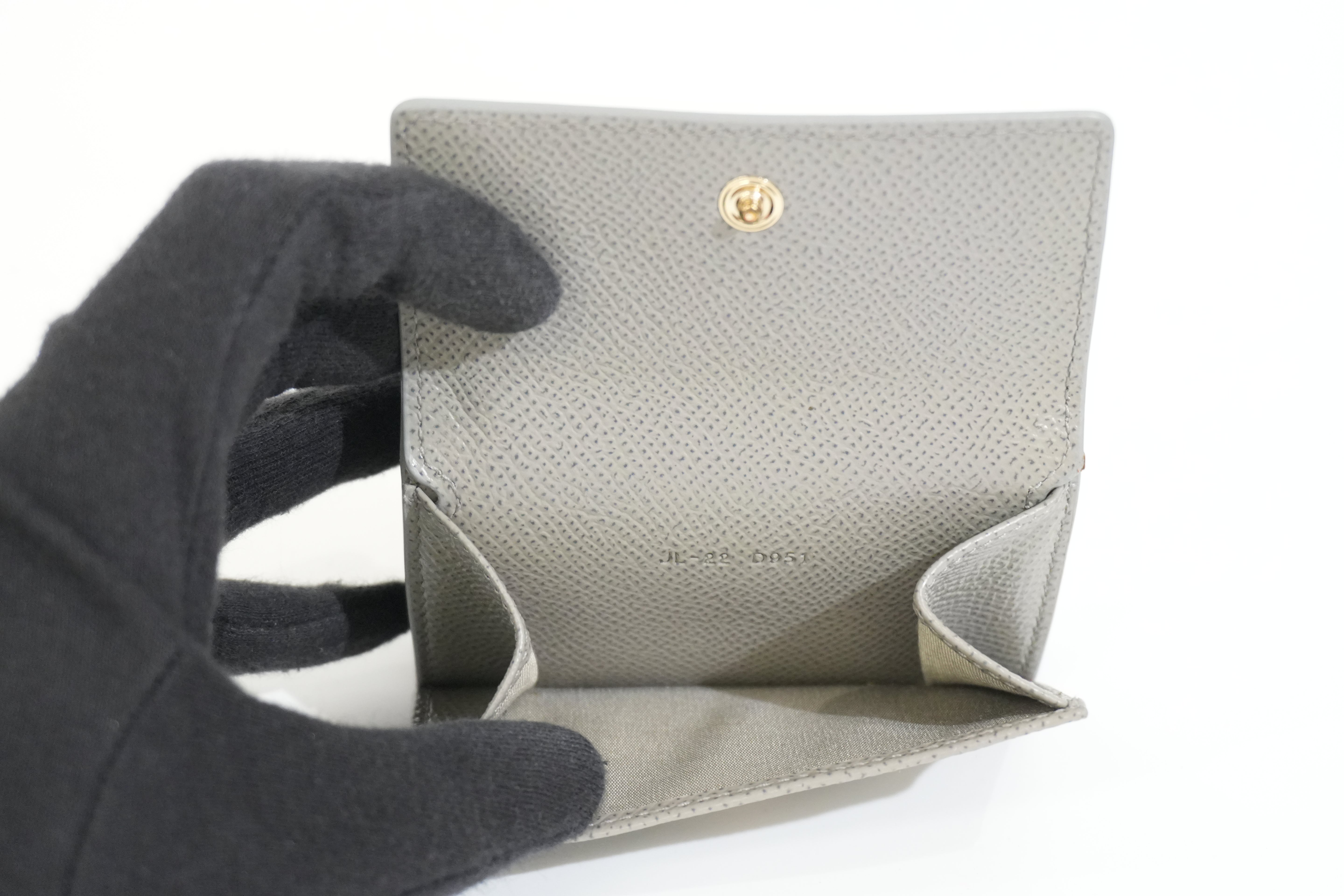 Pre-owned Ferragamo Trifold Wallet Gray