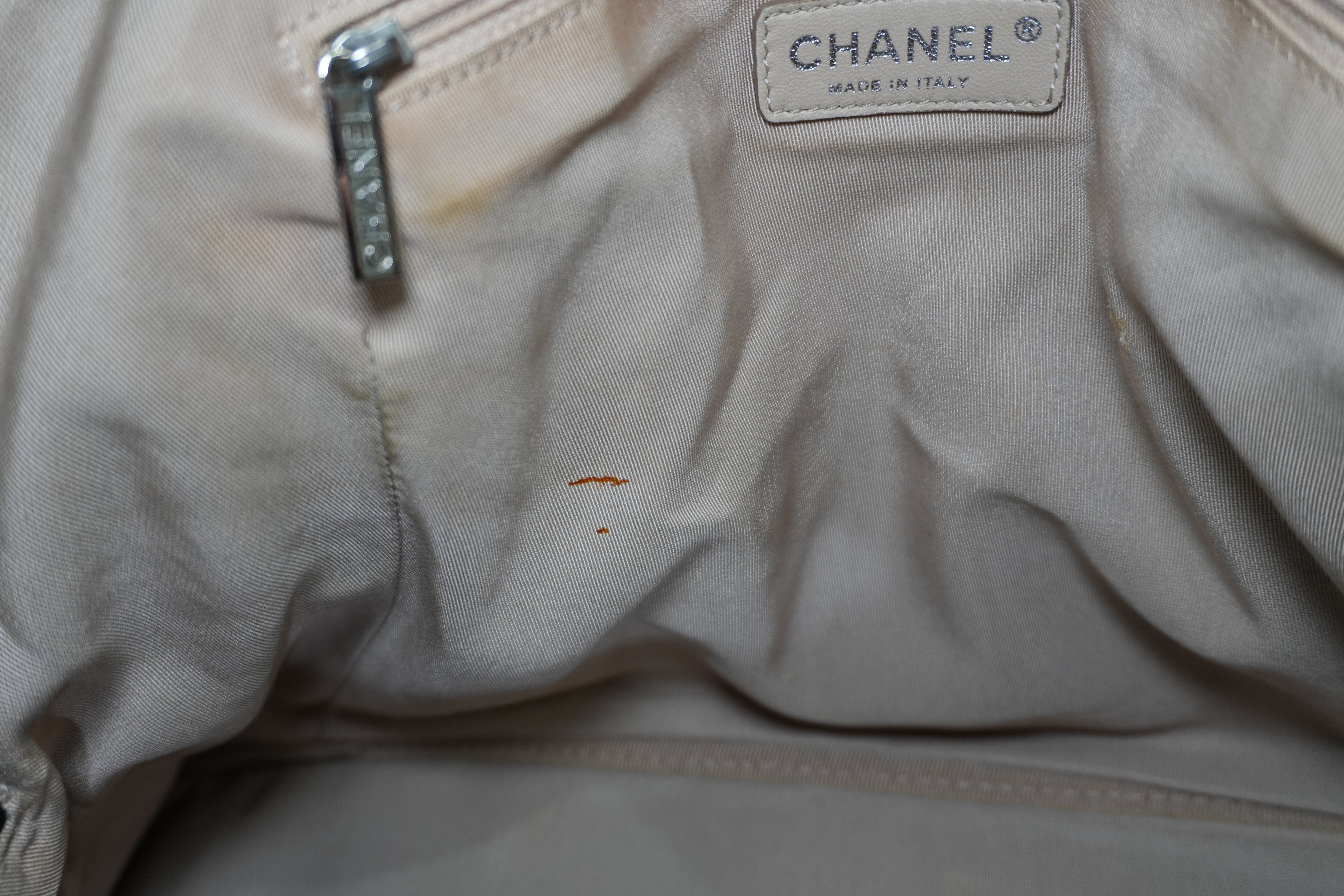 Pre-owned Chanel Lambskin Leather 31 Rue Cambon Embossed Tote Bag Black