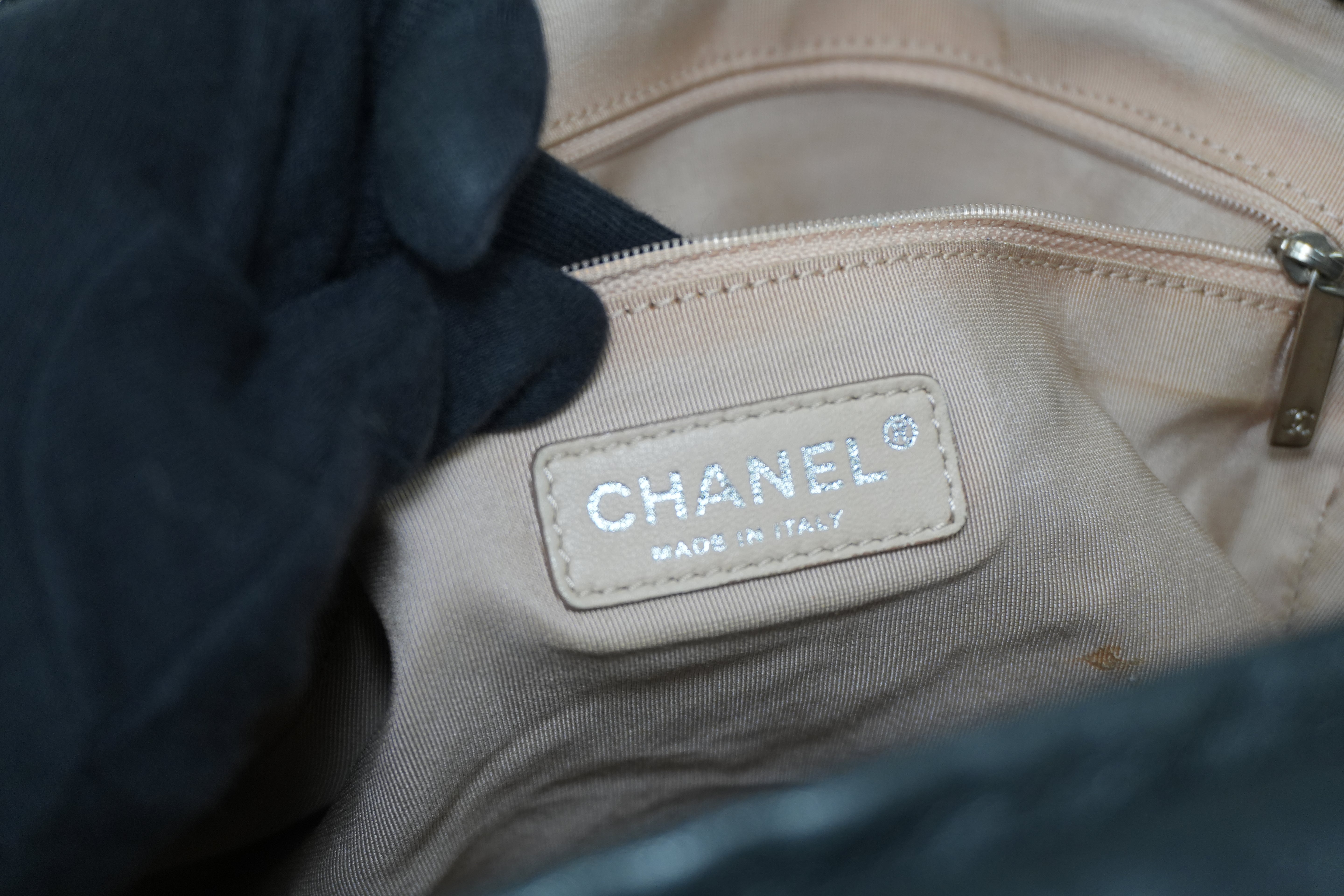 Pre-owned Chanel Lambskin Leather 31 Rue Cambon Embossed Tote Bag Black