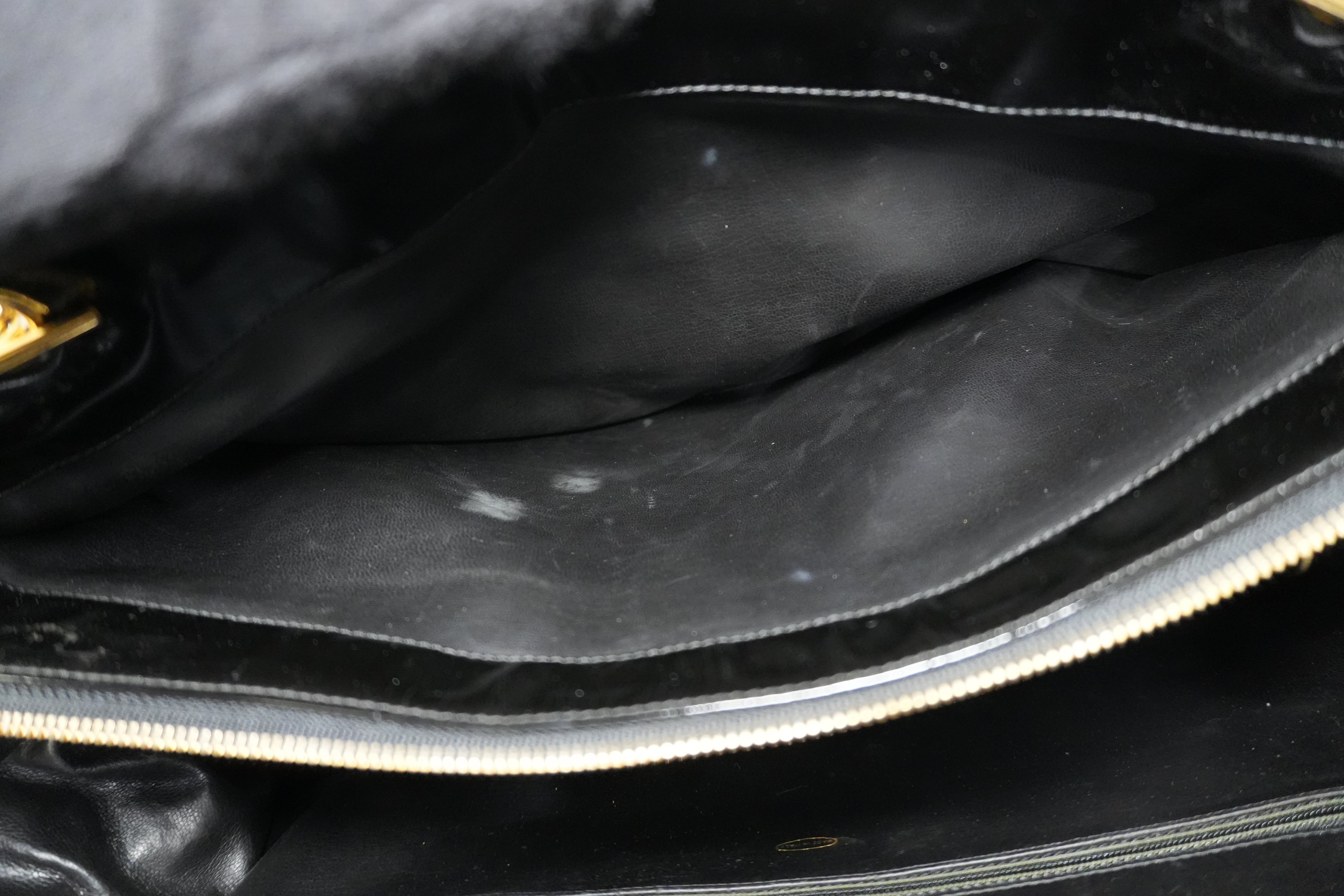 Pre-owned Chanel Lambskin Leather Chain Tote Bag Black