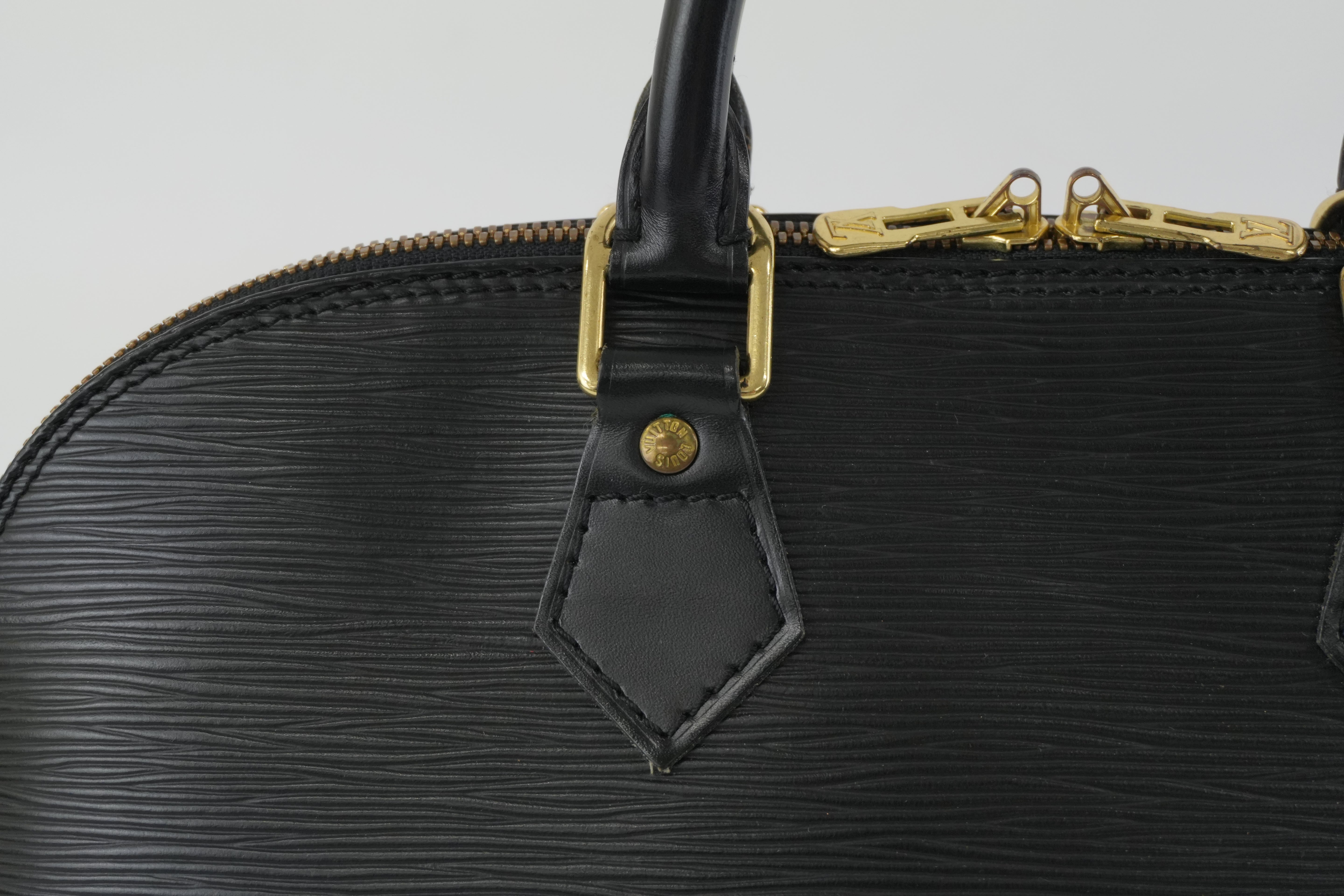 Pre-owned Louis Vuitton Epi Alma PM Black