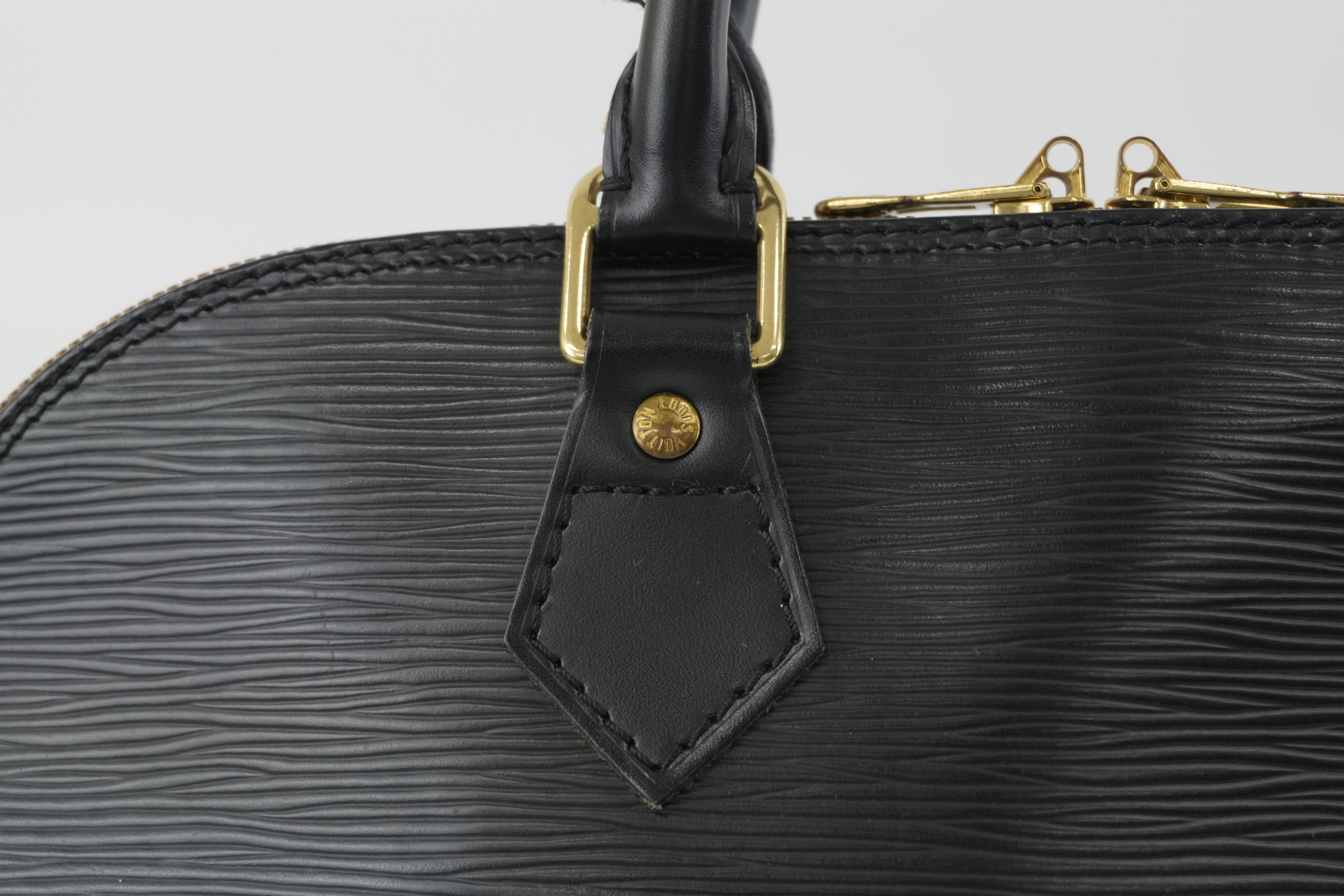 Pre-owned Louis Vuitton Epi Alma PM Black
