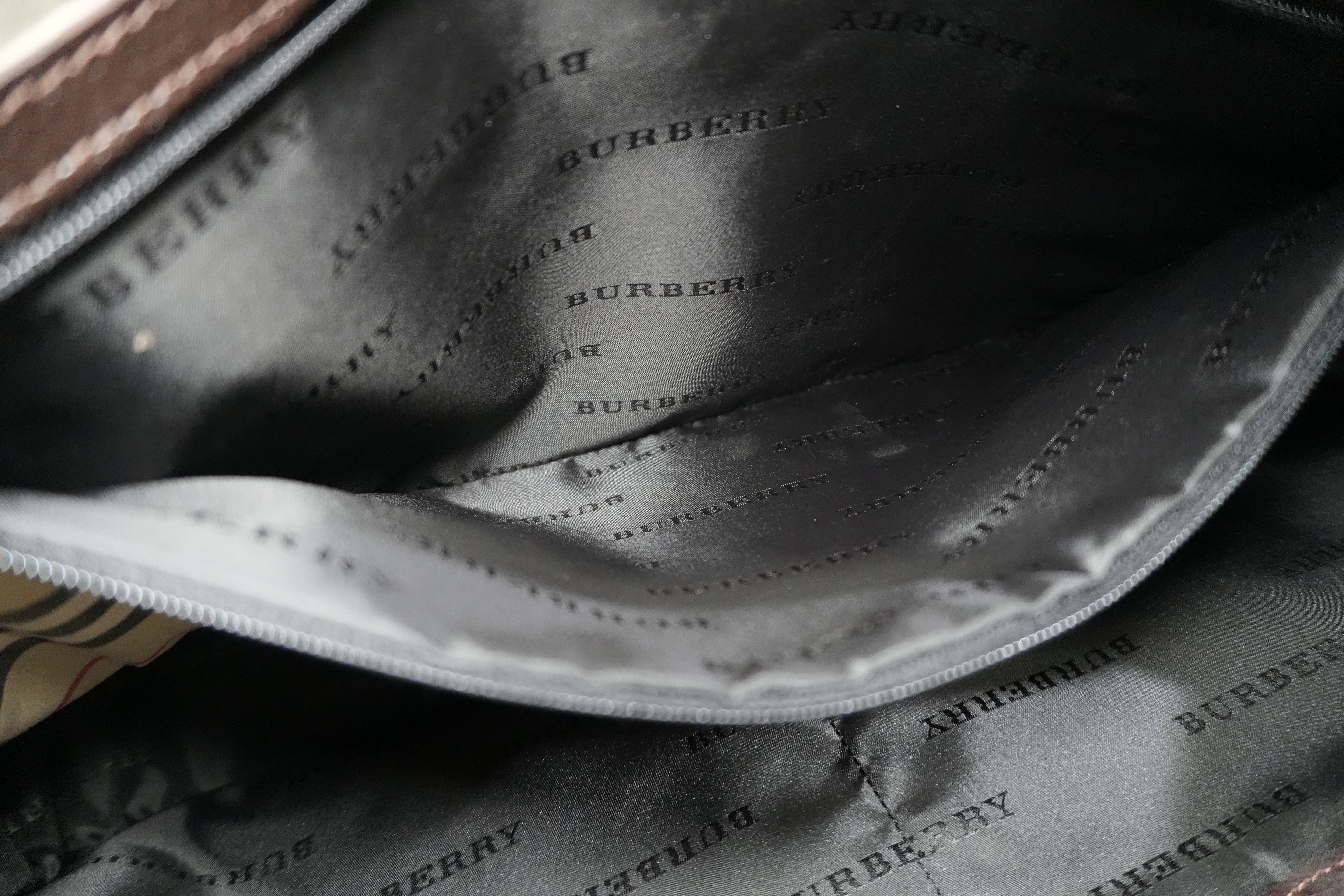 Pre-owned Burberry Briefcase Brown