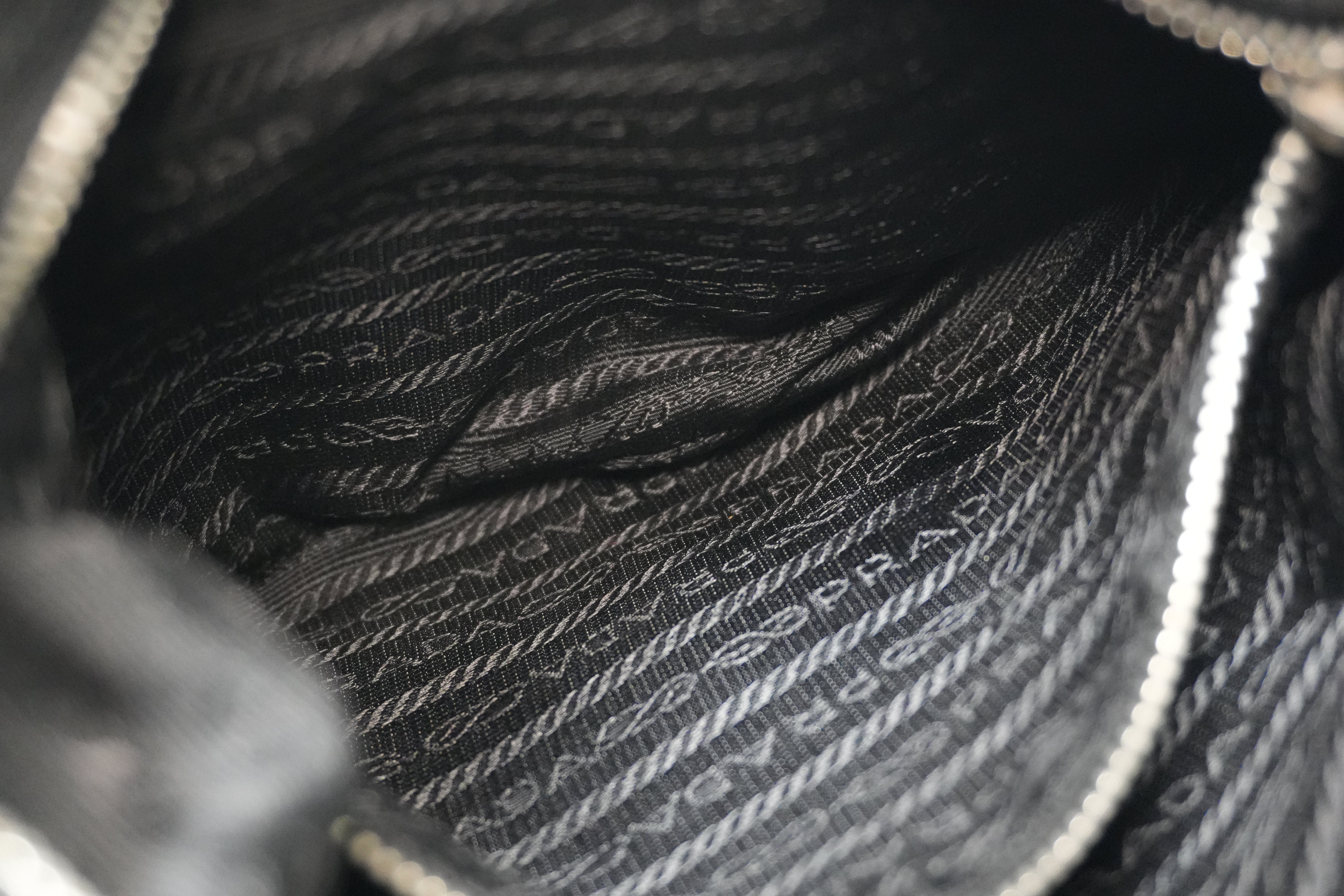 Borsa a tracolla in nylon Prada usata