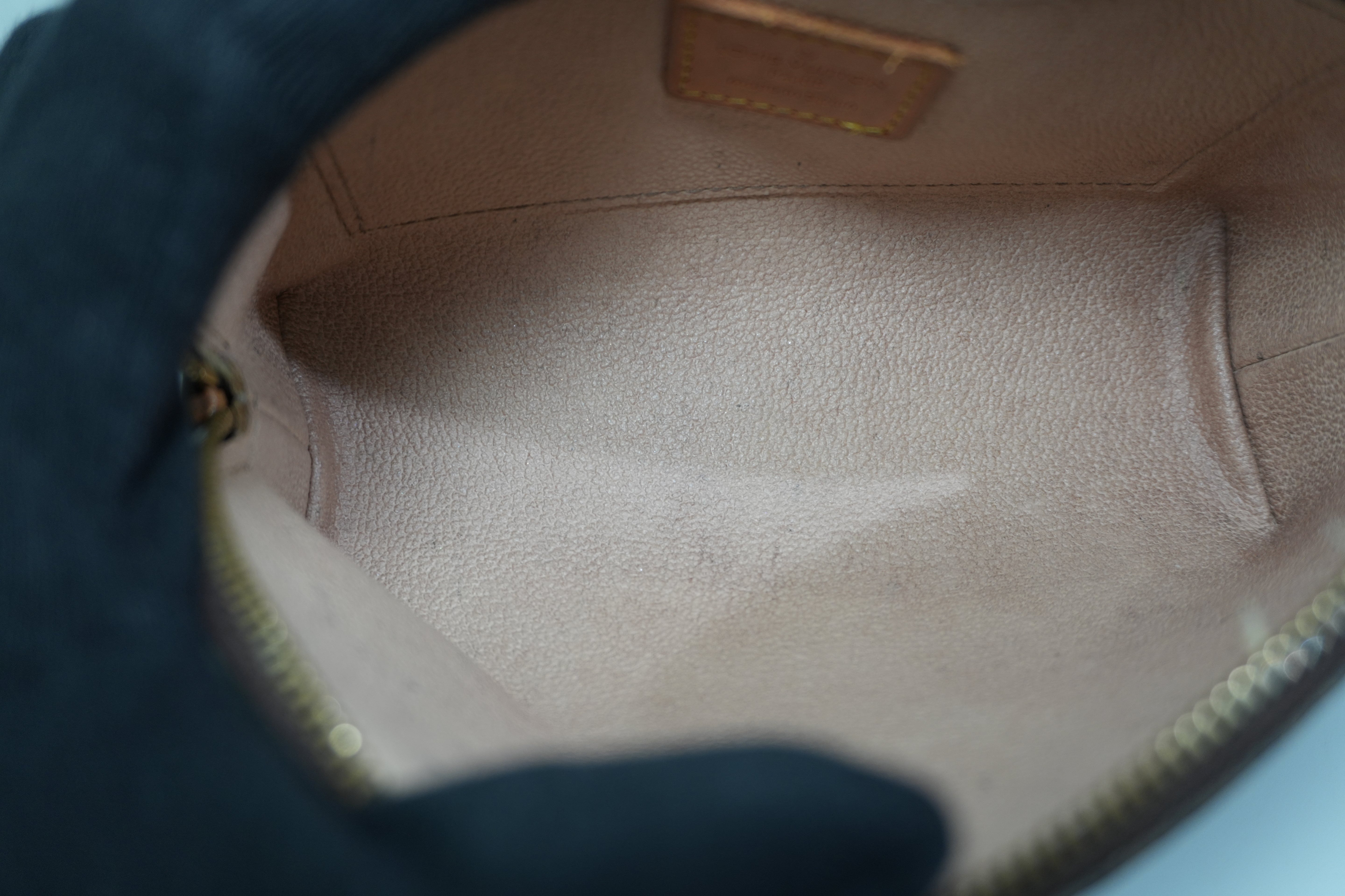 Pre-owned Louis Vuitton Monogram Cosmetic Pouch PM