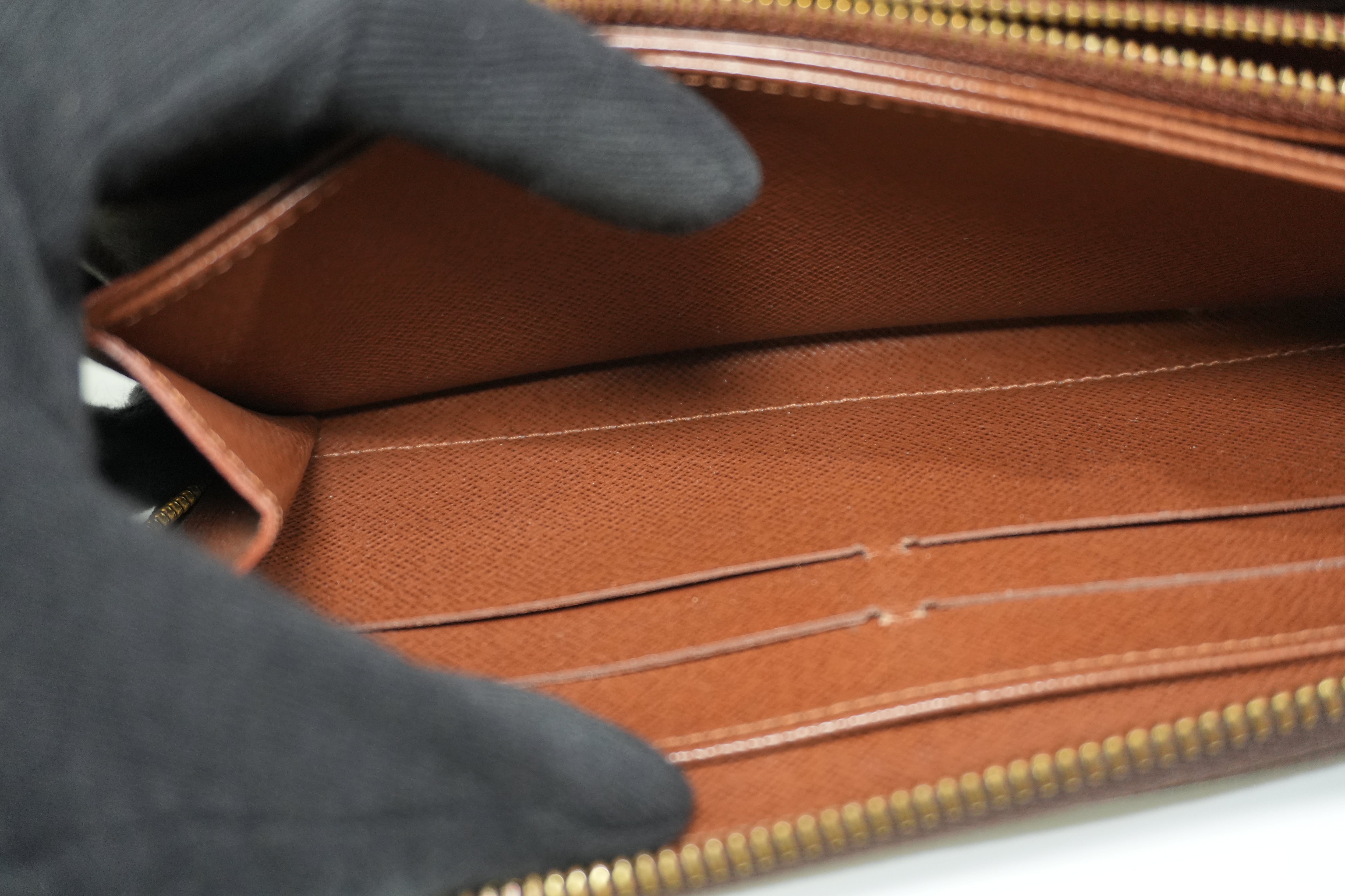 Pre-owned Louis Vuitton Monogram Zippy Long Wallet