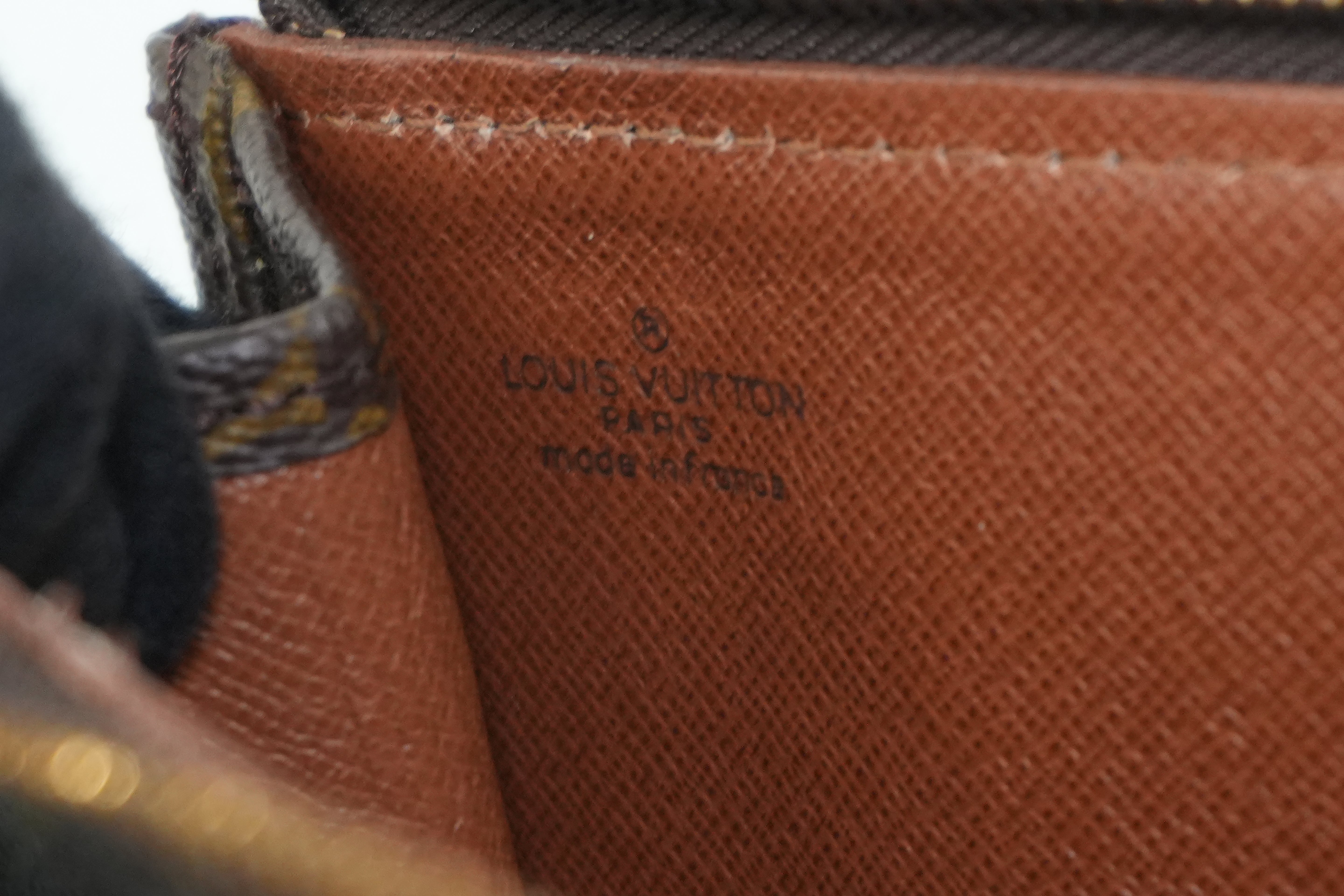 Pre-owned Louis Vuitton Monogram Pochette Document