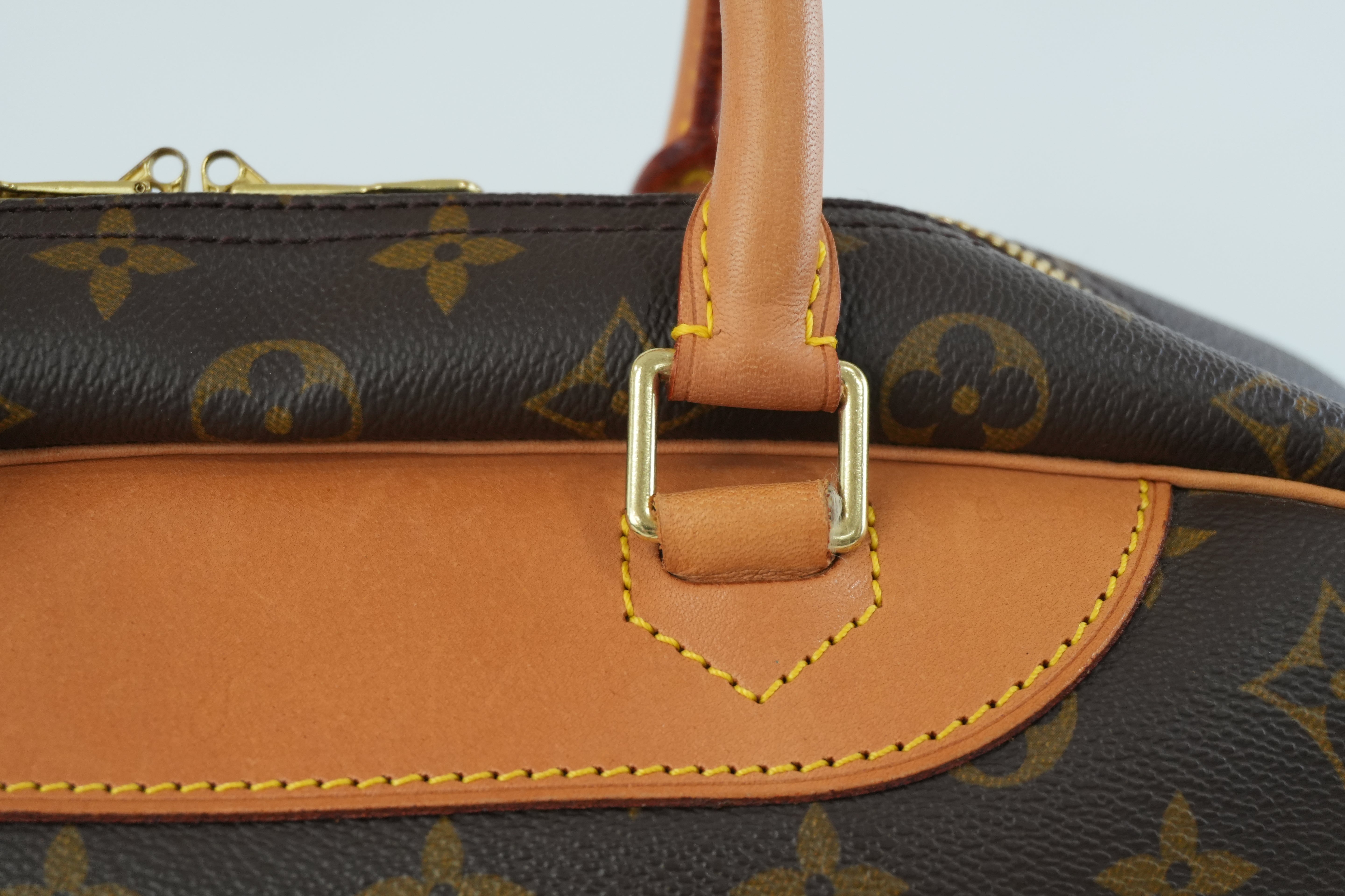 Pre-owned Louis Vuitton Monogram Deauville Handbag