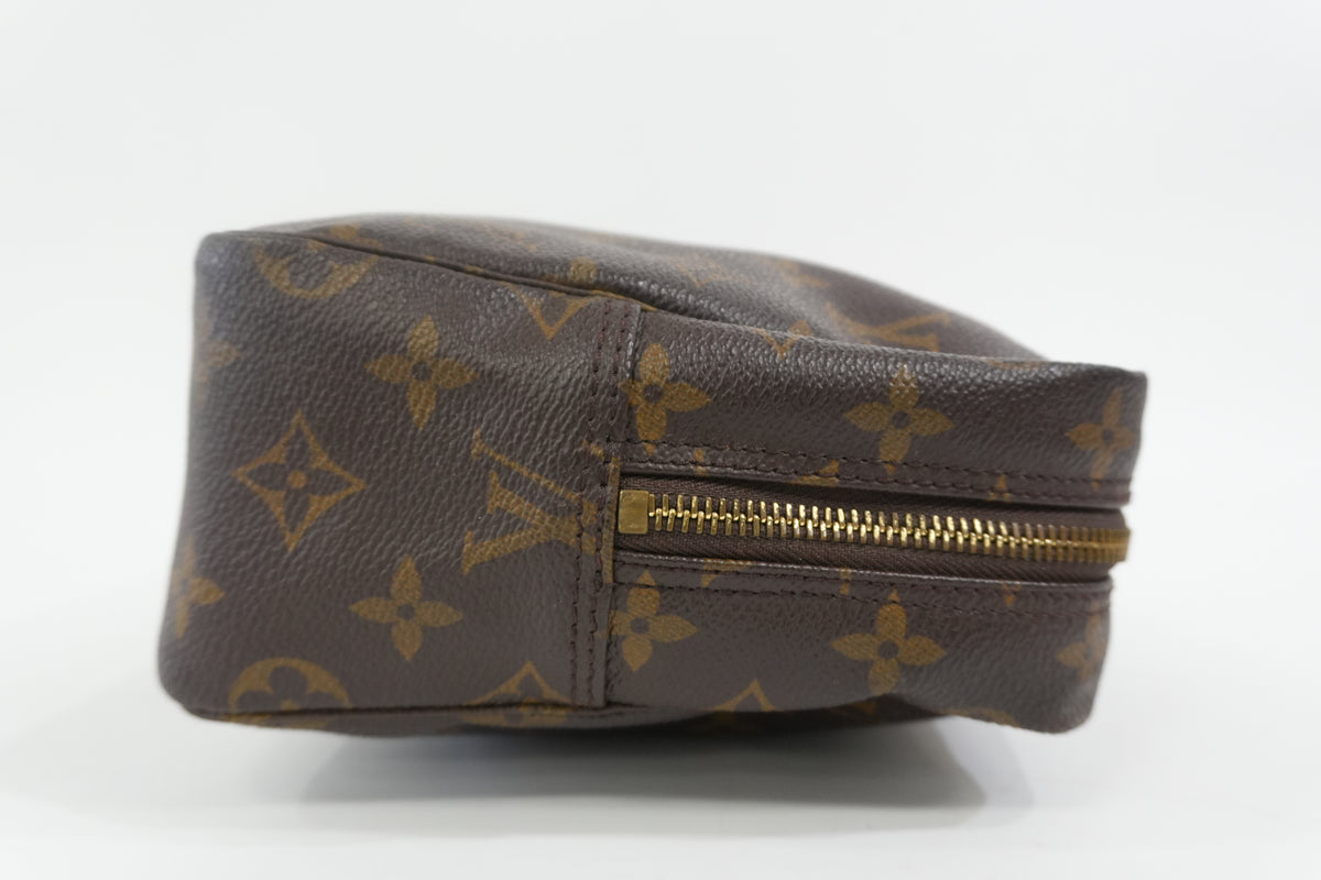 Pre-Owned Louis Vuitton Monogram Trousse 28