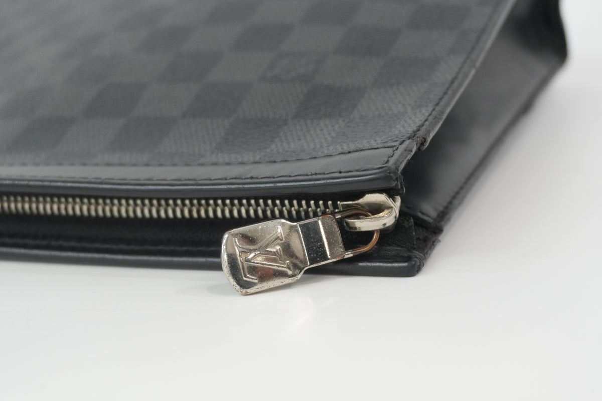 Pre-Owned Louis Vuitton Damier Graphite Pochette Voyage Clutch