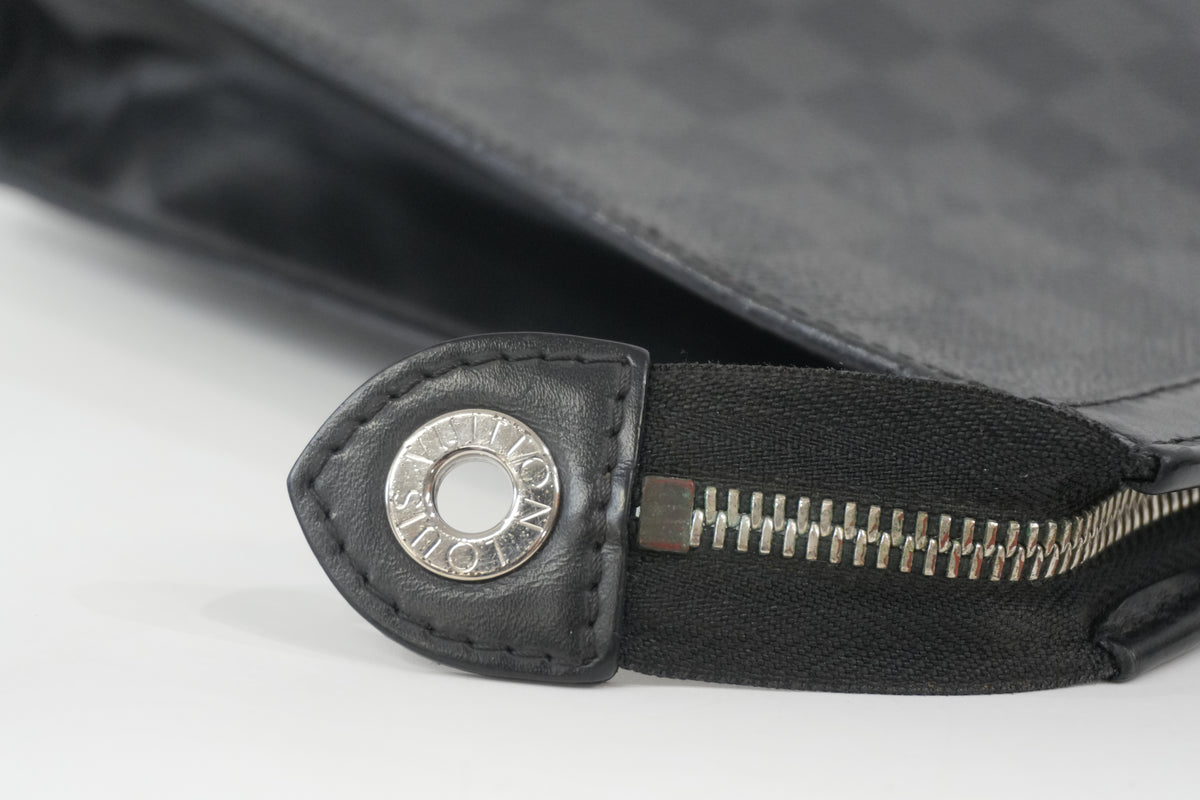 Pre-Owned Louis Vuitton Damier Graphite Pochette Voyage Clutch