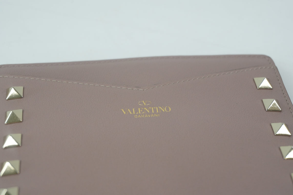 Pre-Owned Valentino Passport Holder Pink
