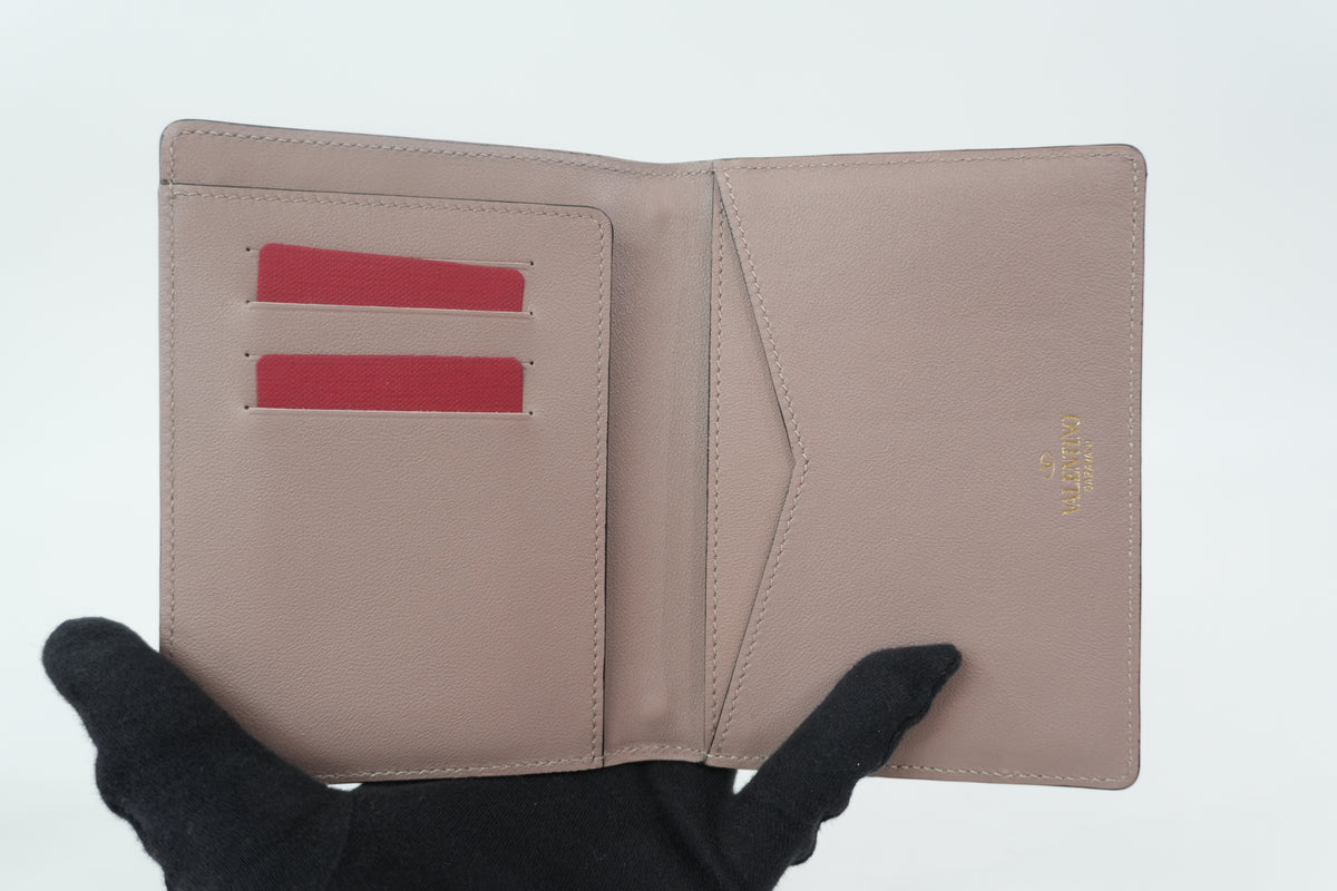 Pre-Owned Valentino Passport Holder Pink