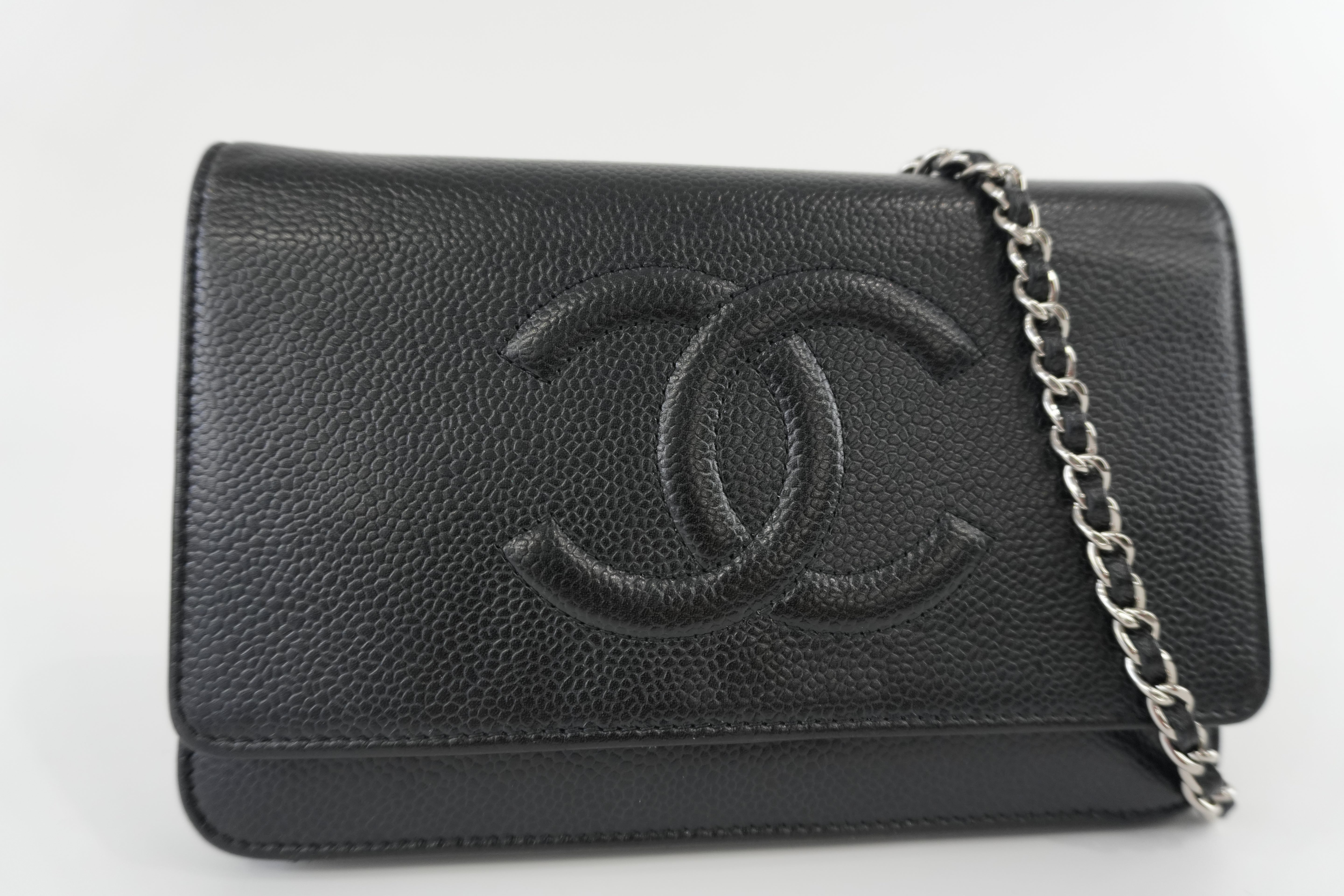 Pre-owned Chanel Caviar Wallet on Chain