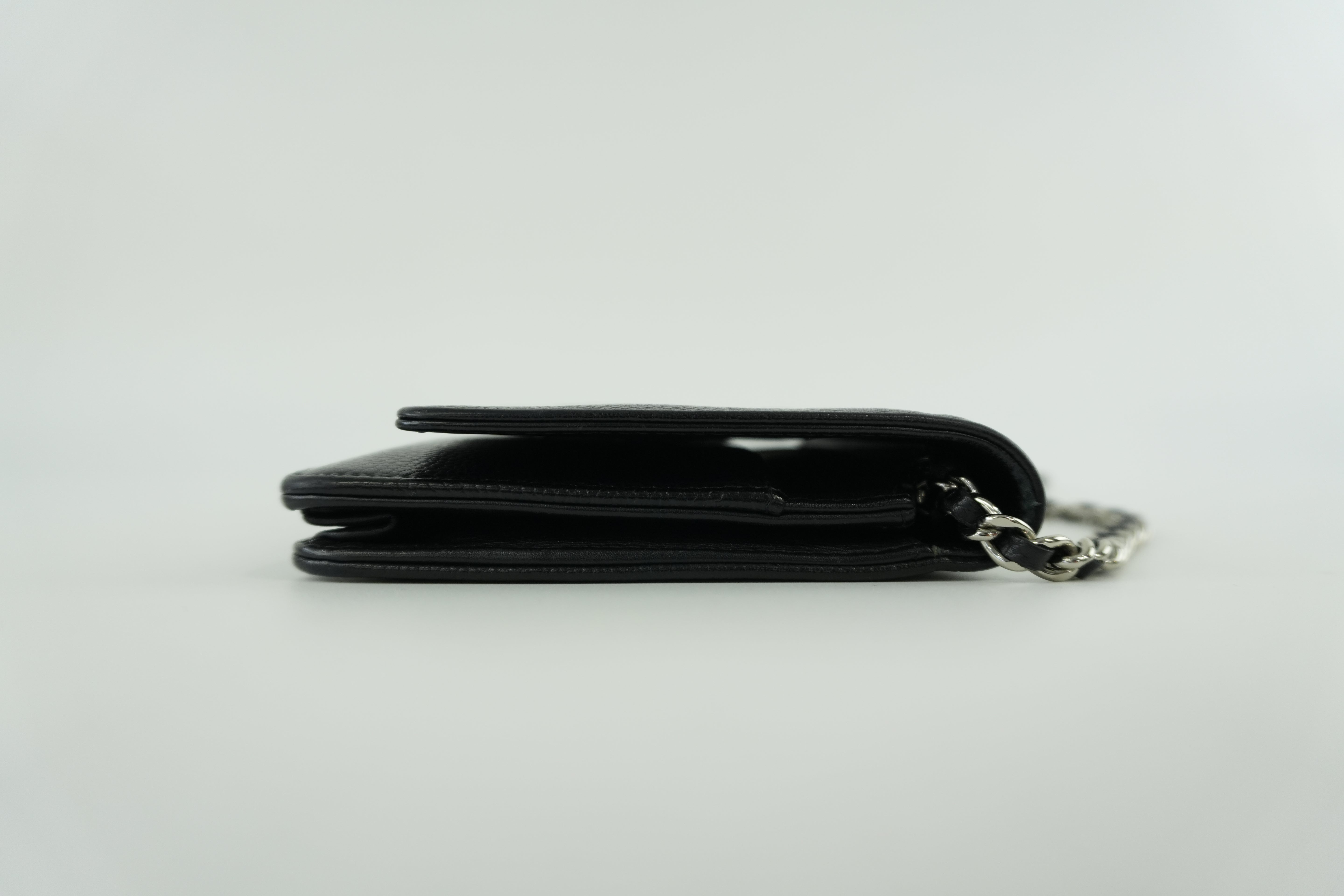 Pre-owned Chanel Caviar Wallet on Chain