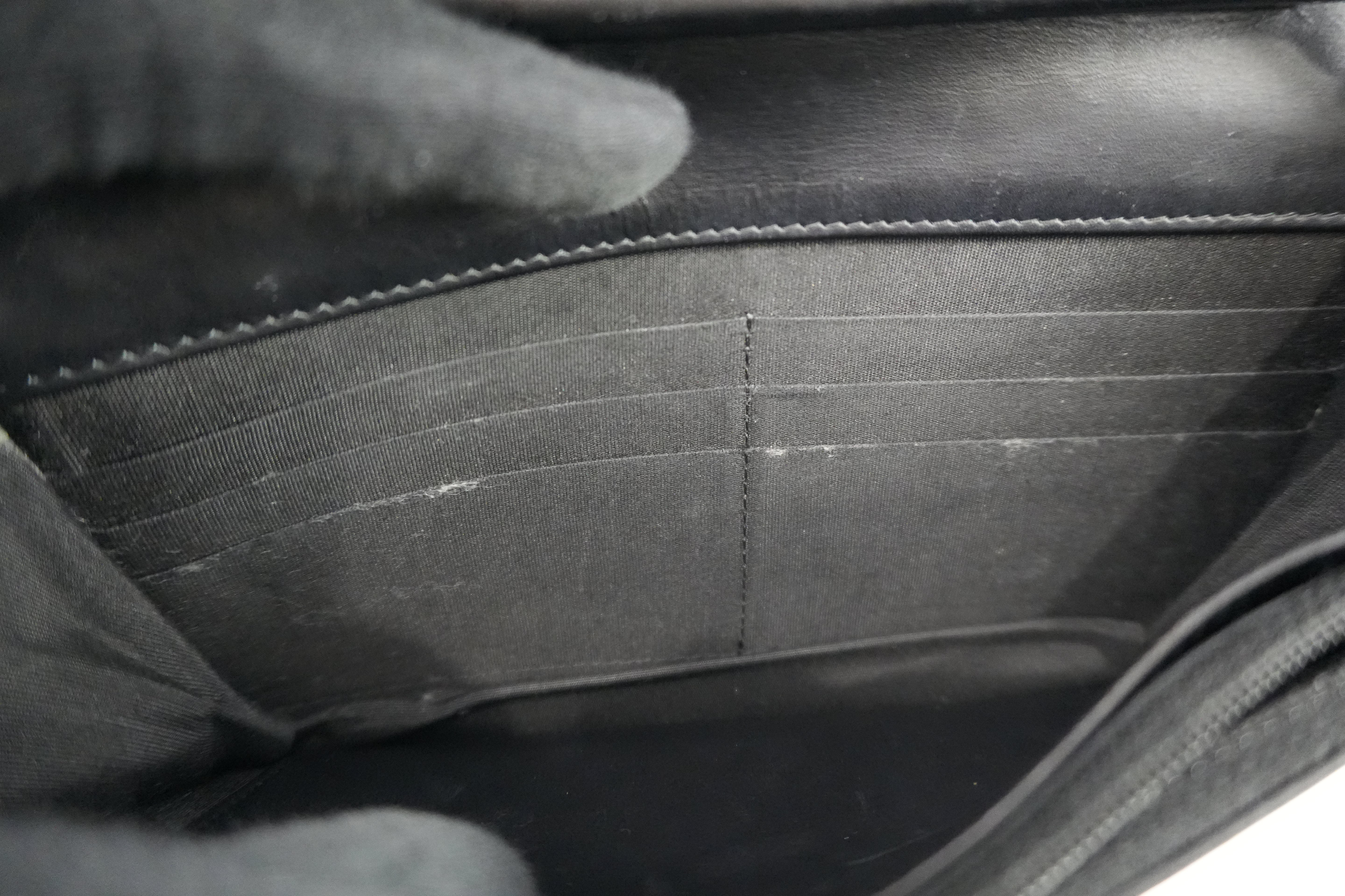 Pre-owned Chanel Caviar Wallet on Chain