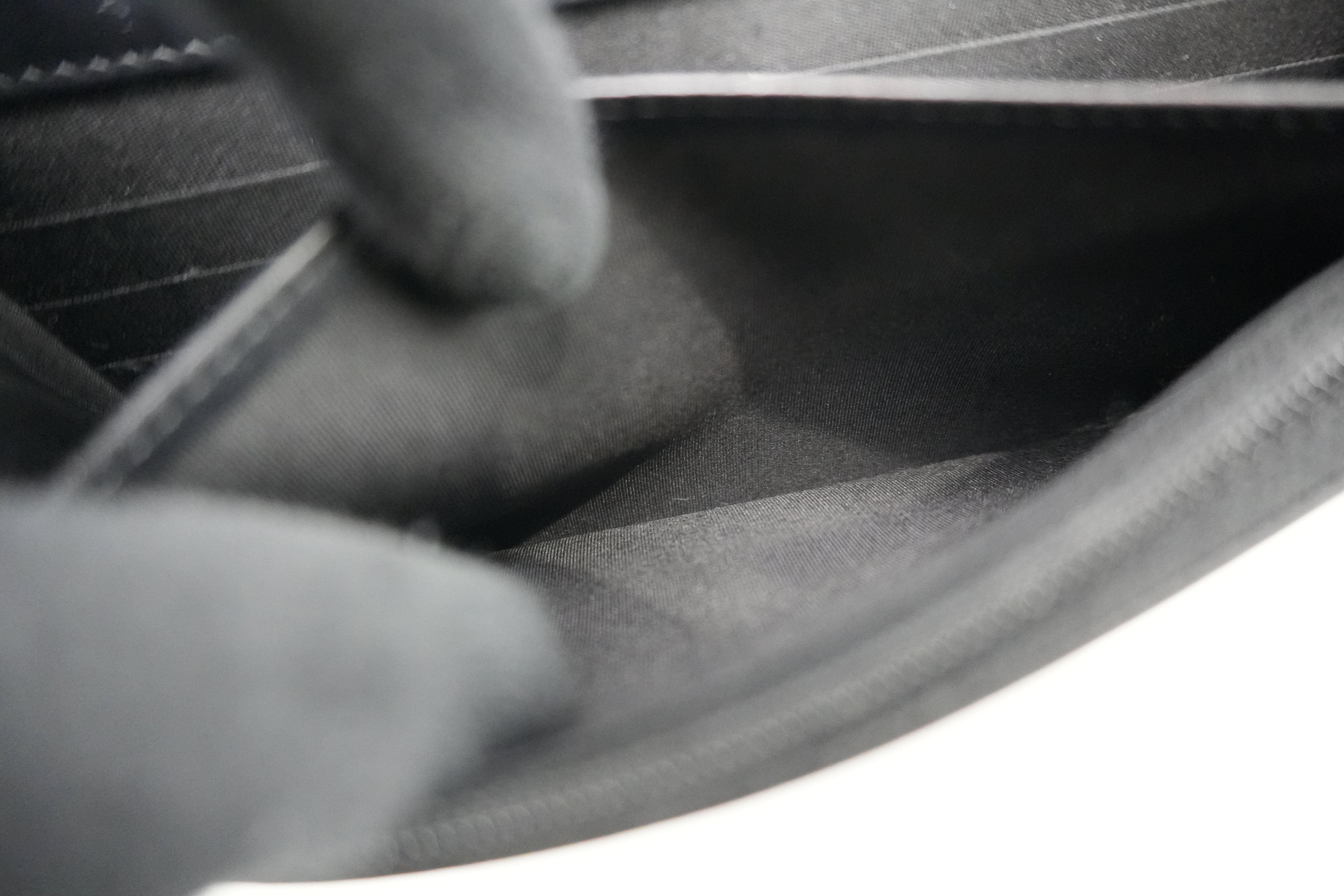 Pre-owned Chanel Caviar Wallet on Chain