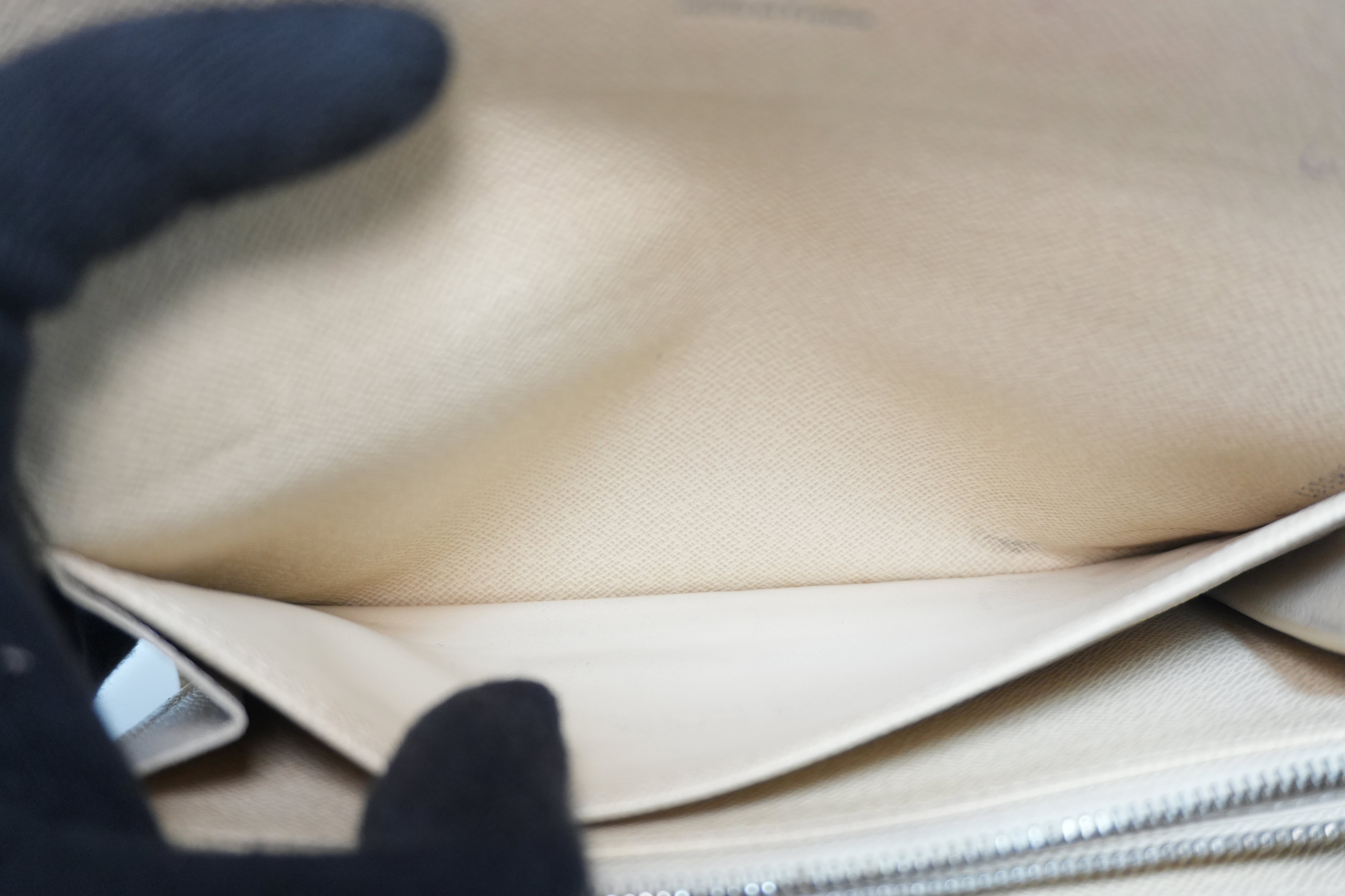 Louis Vuitton Damier Azur Sarah Wallet White Used