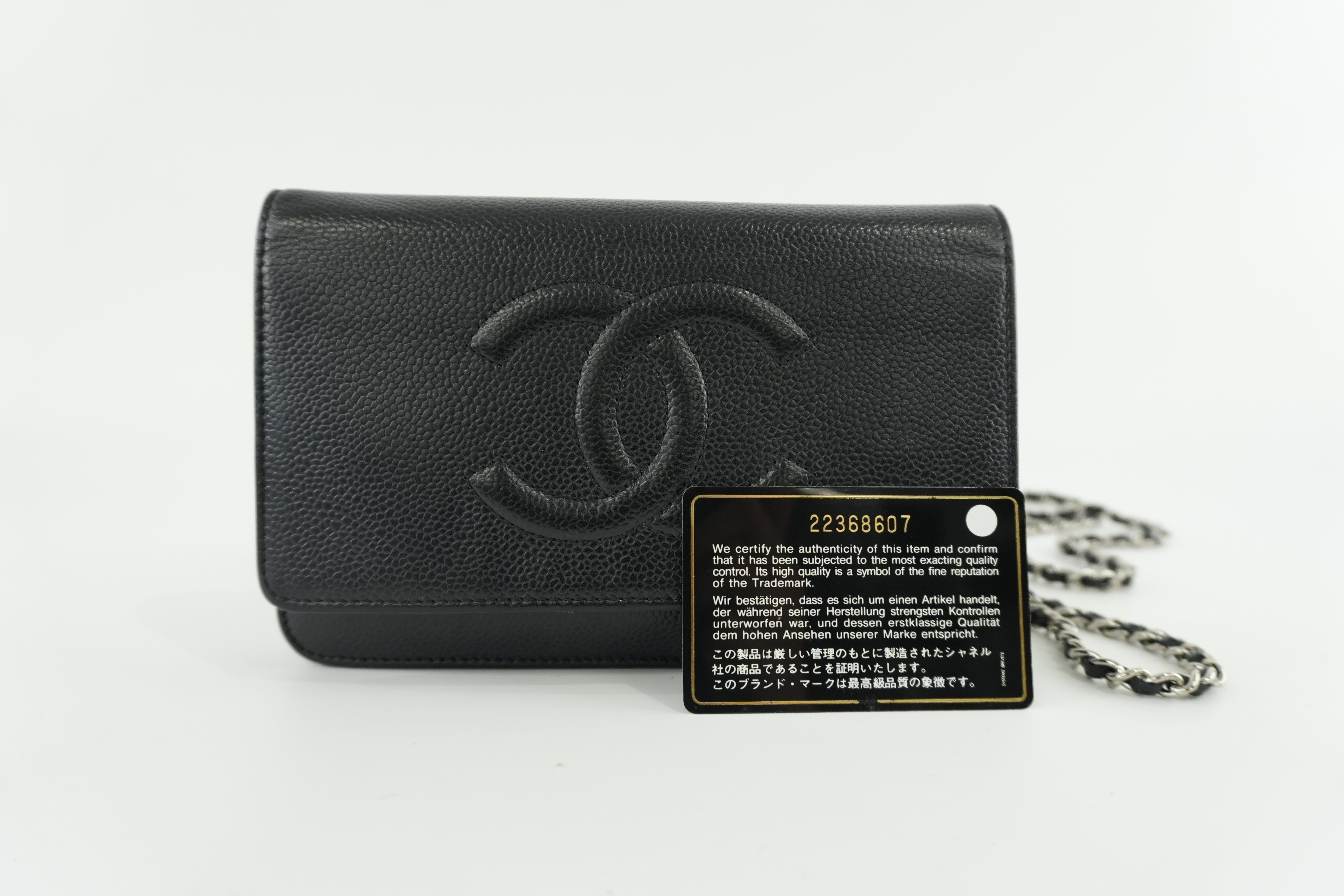 Pre-owned Chanel Caviar Wallet on Chain