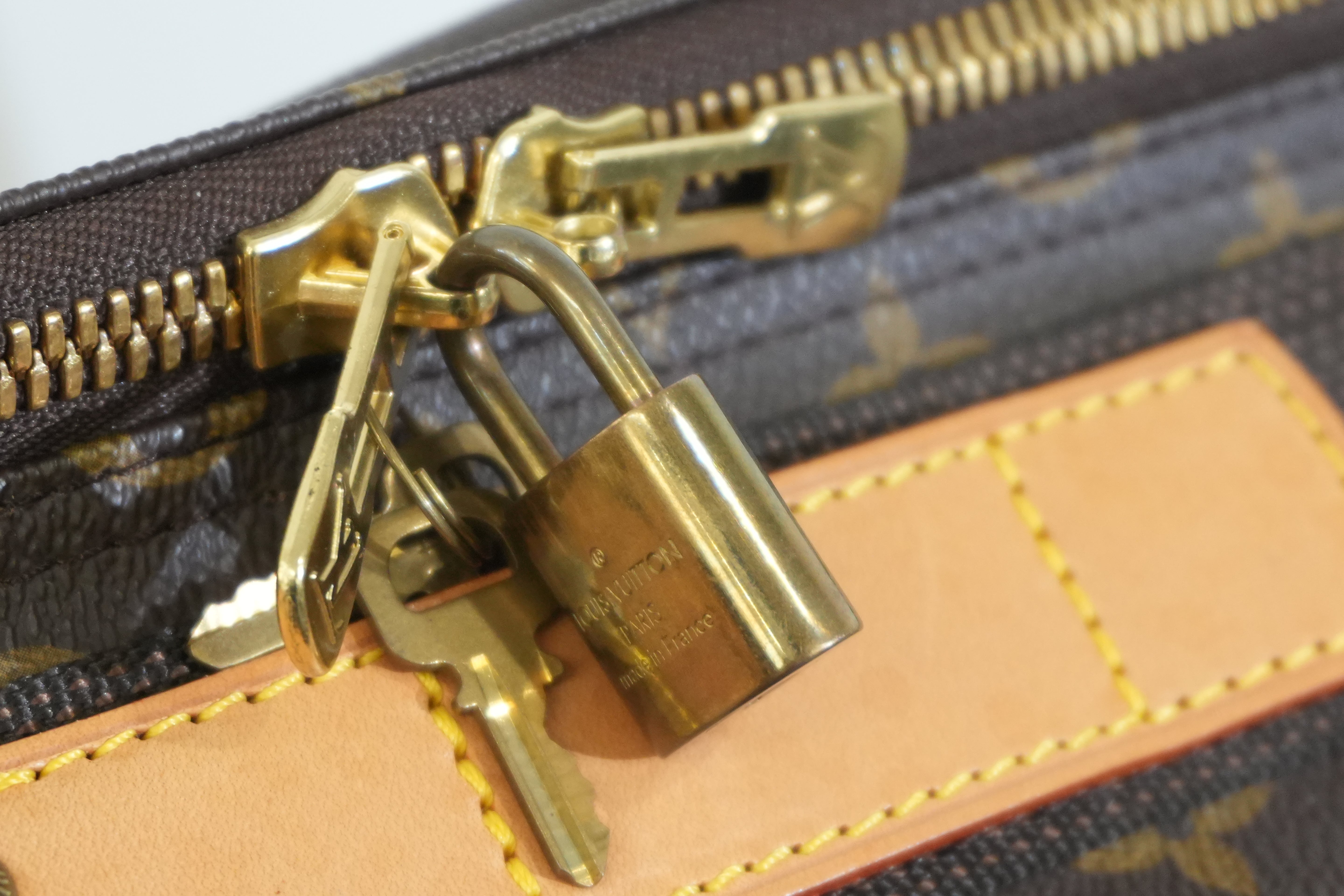 Pre-owned Louis Vuitton Satellite 60 Suitcase